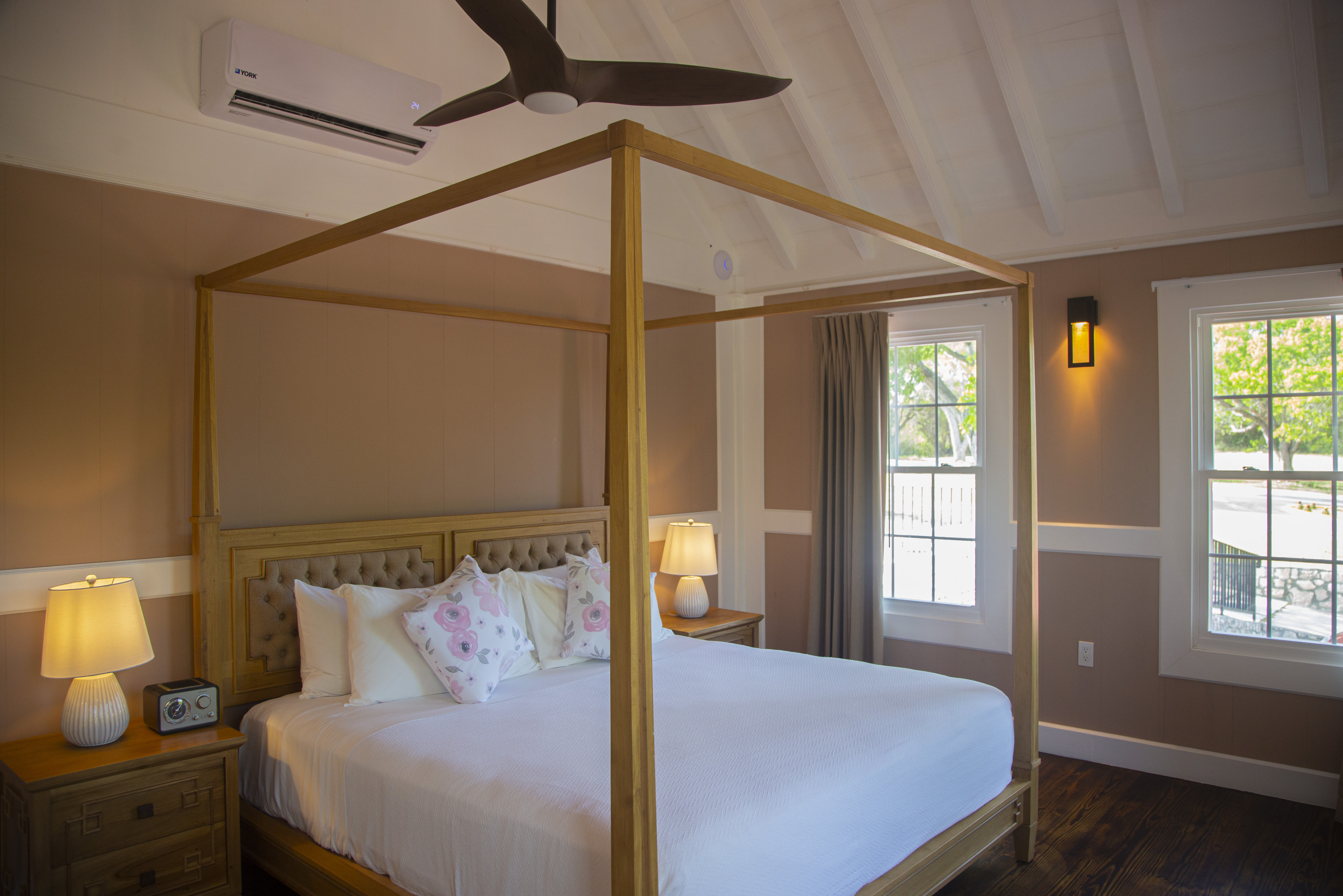 Double Deluxe One Bed