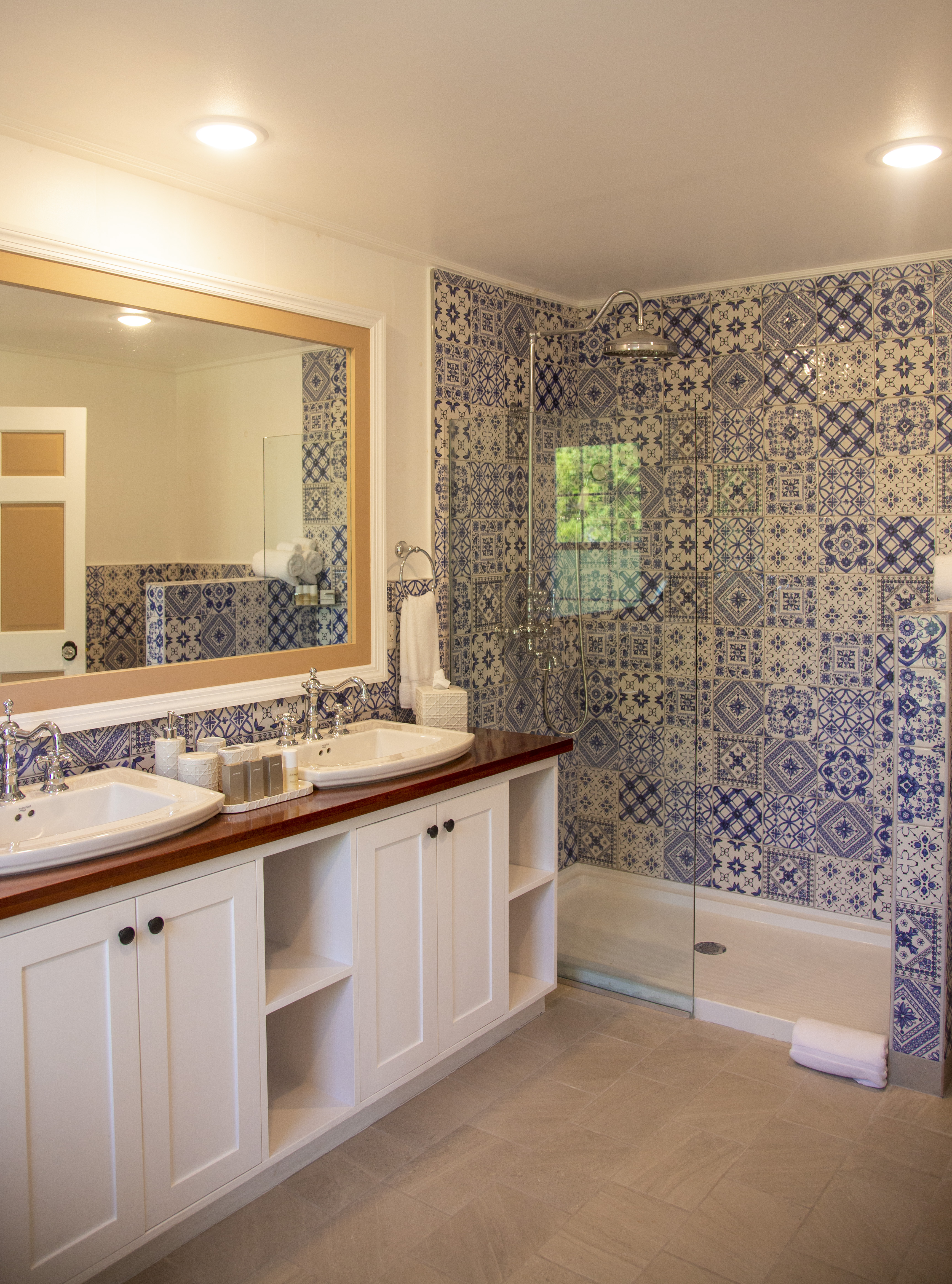 Double Deluxe One Bed