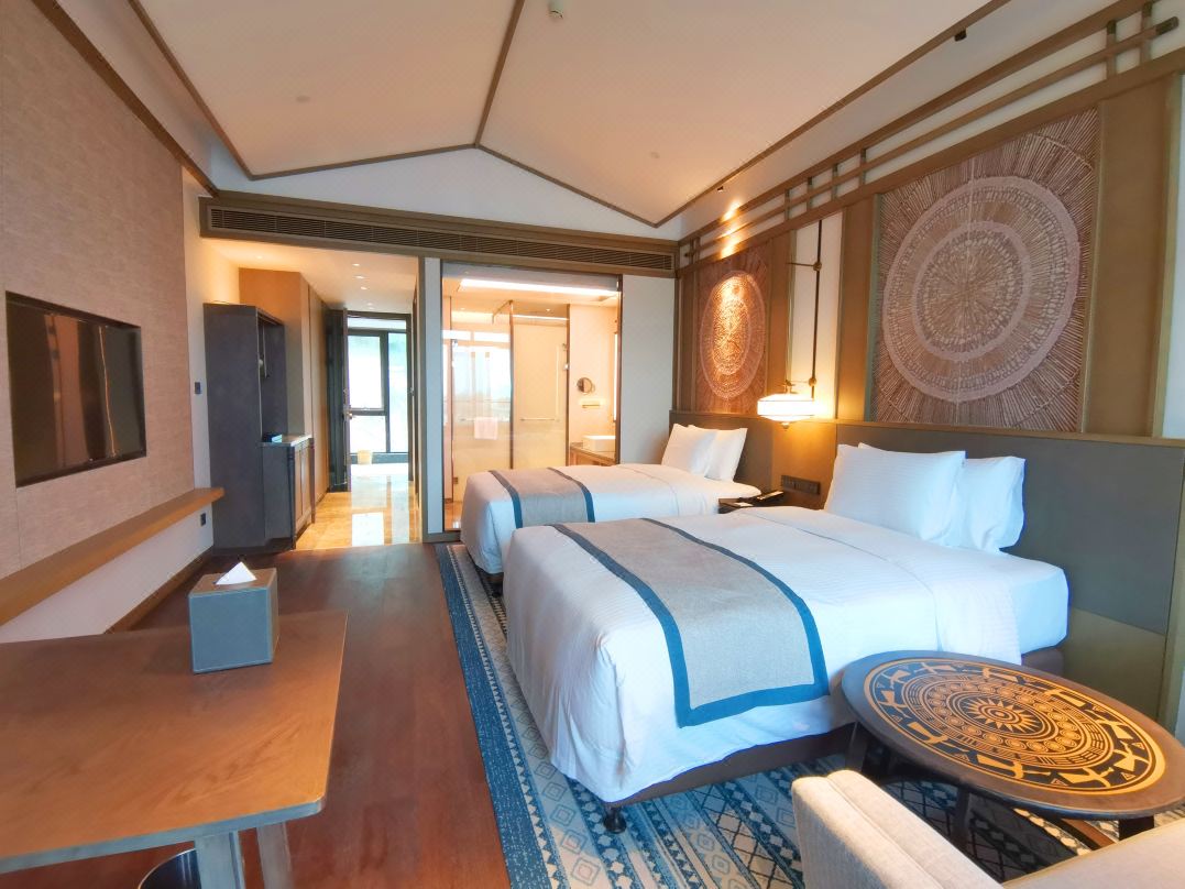 Twin Deluxe with Views