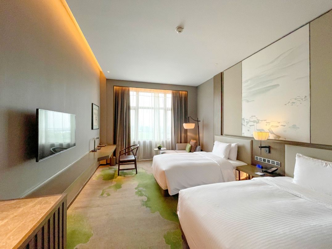 Twin Deluxe with Views