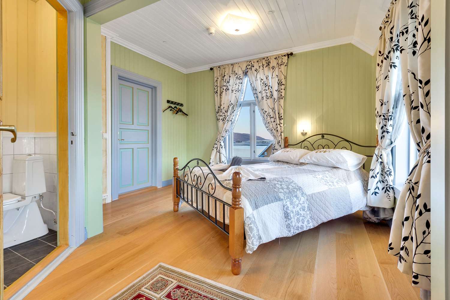 Room Sea View King Bed