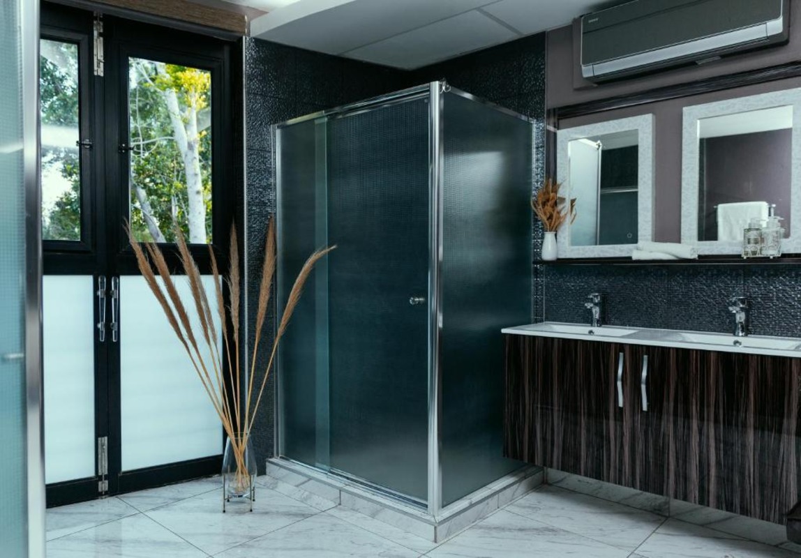 Double Deluxe King Bed