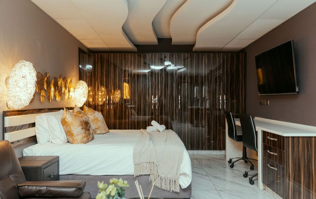 Double Deluxe King Bed