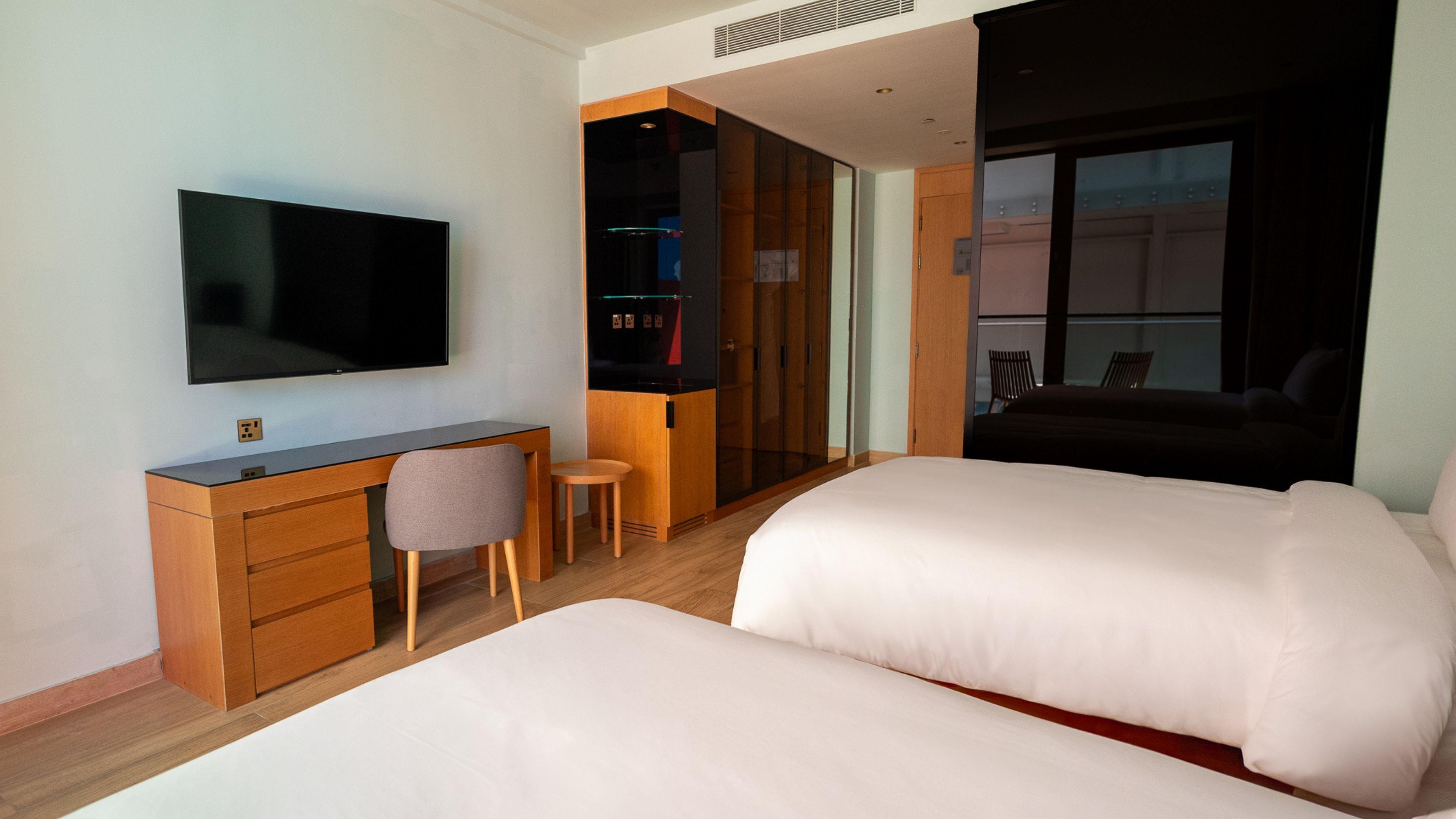 Twin Premium with Views