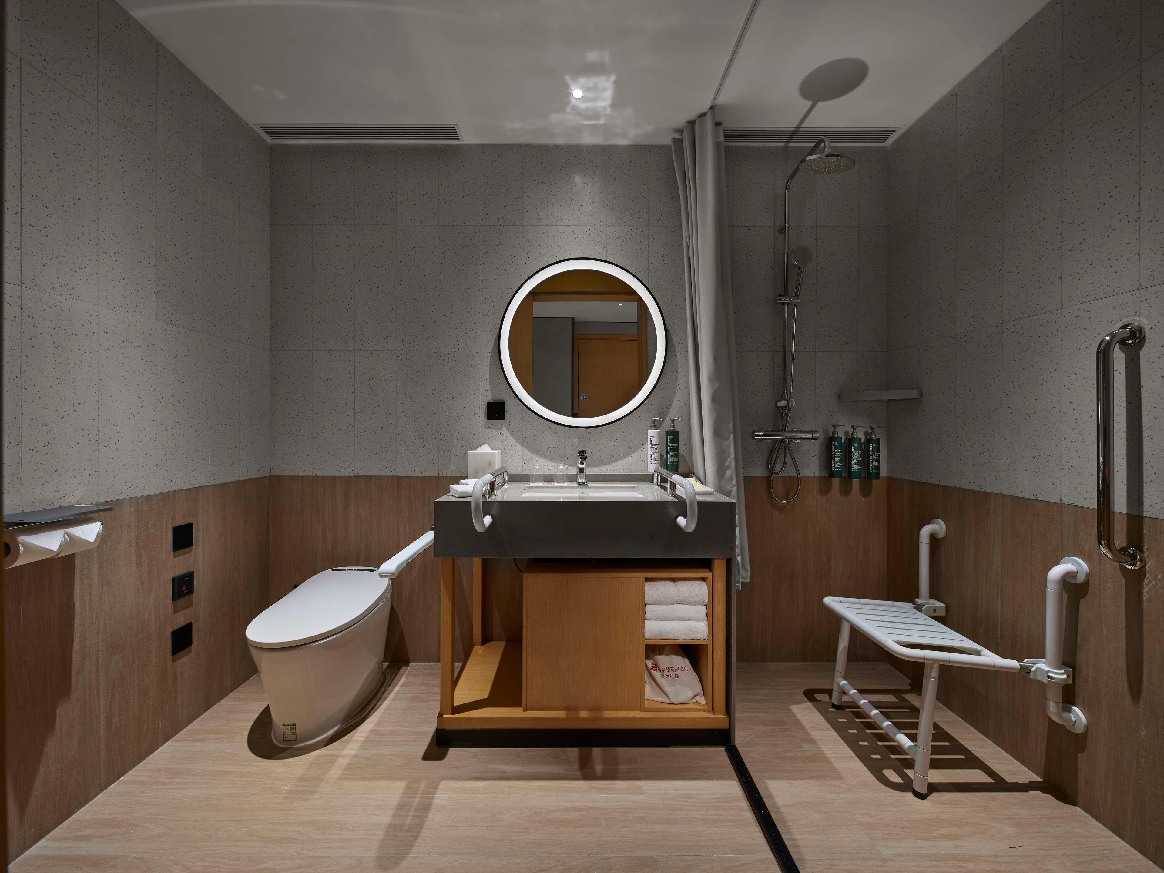 Double Accessible King Size Bed