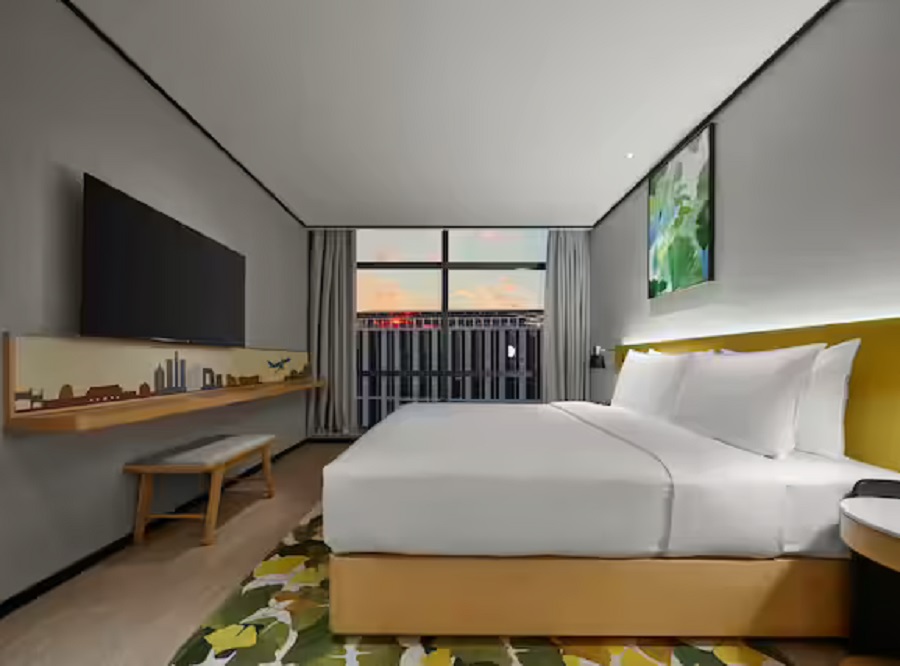 Double Guest Room King Bed