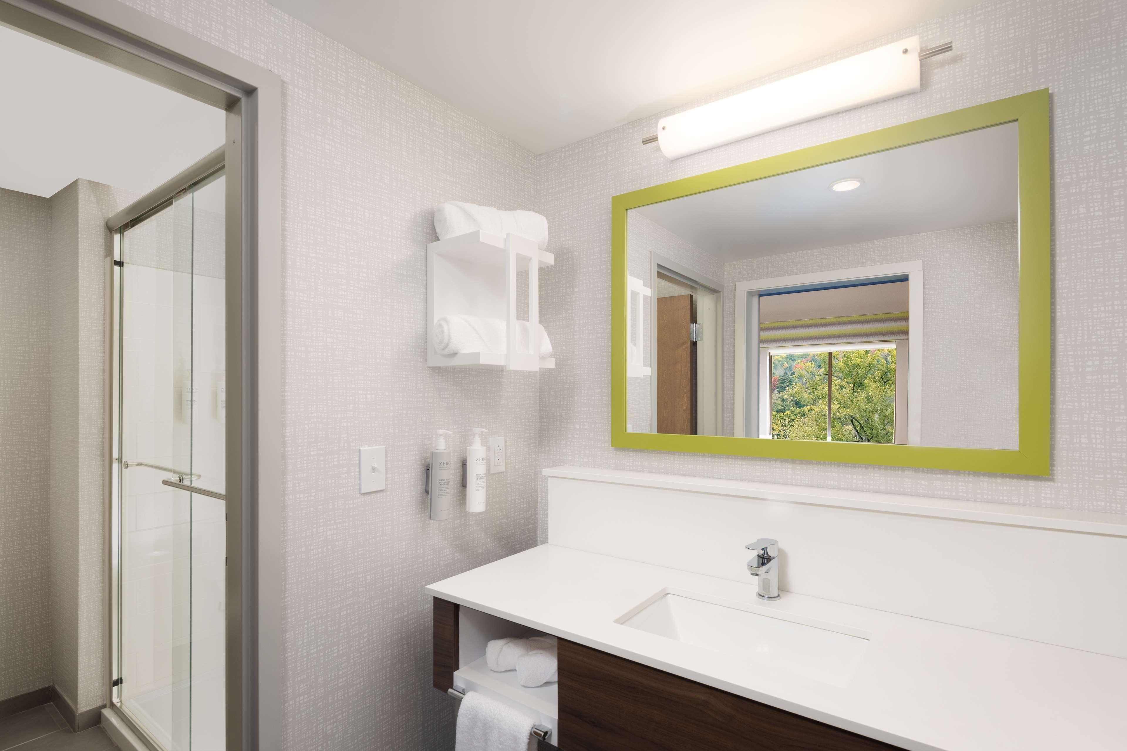 Studio Two Queen Beds