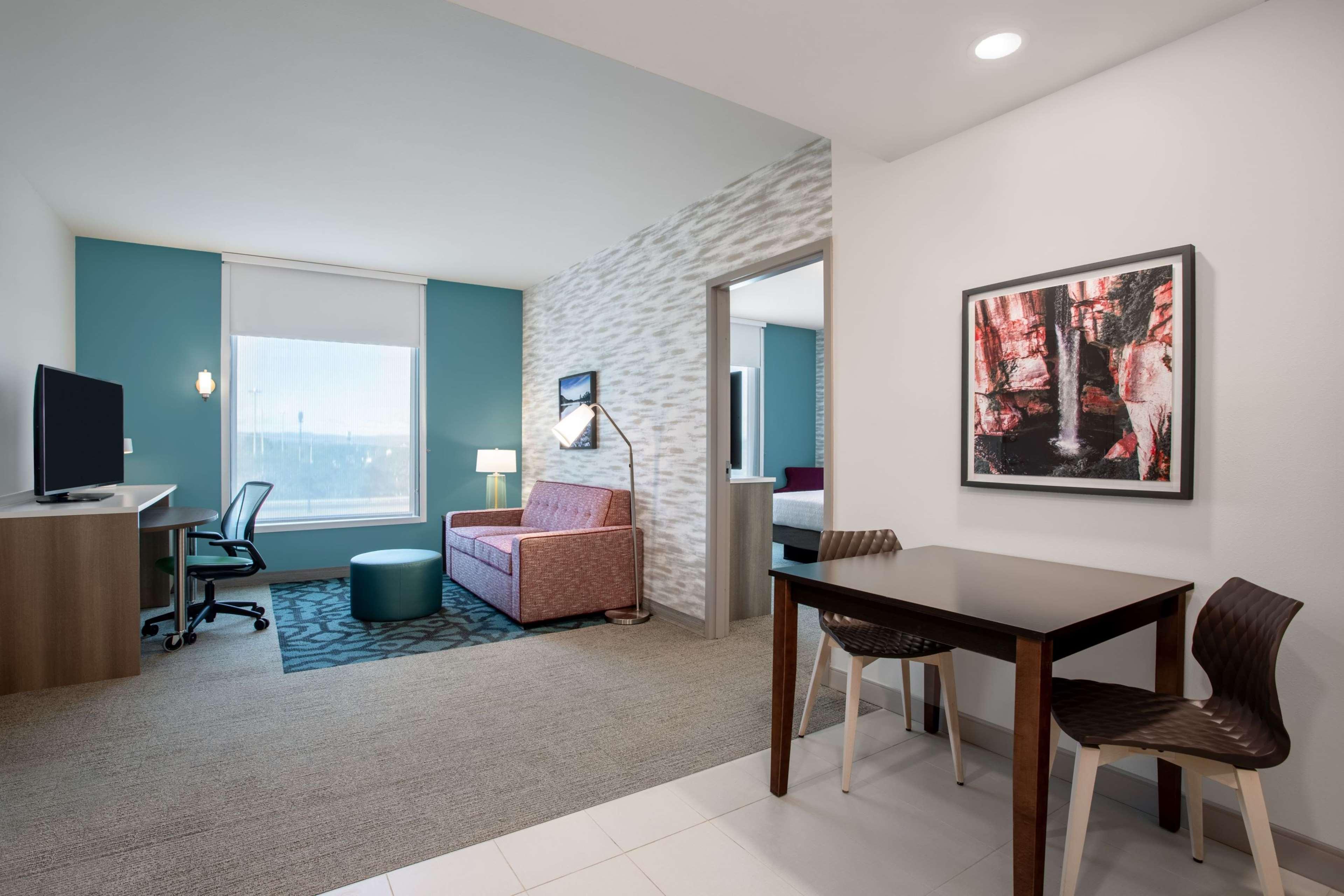 Suite Accessible King Size Bed