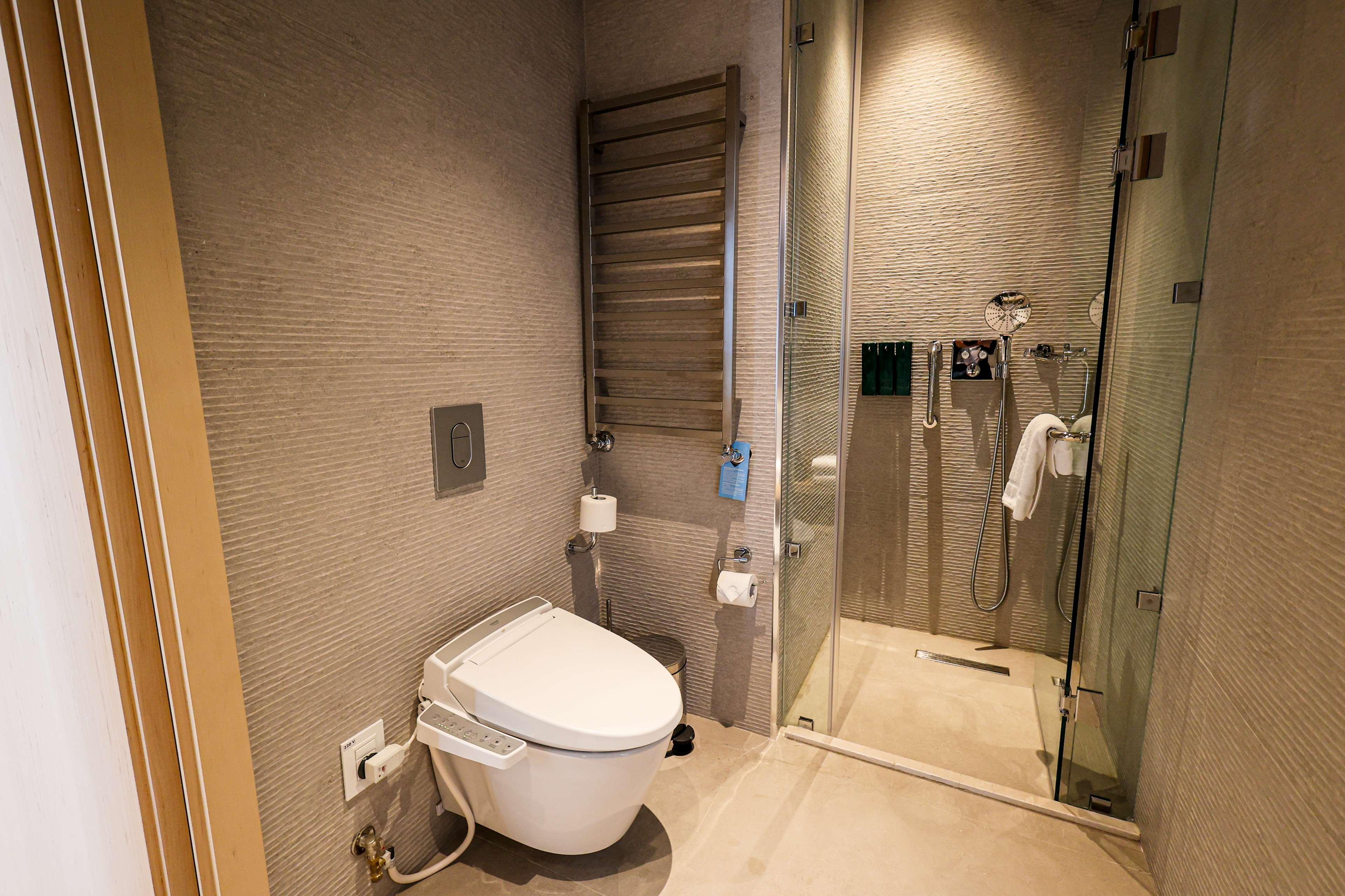 Double Deluxe King Bed