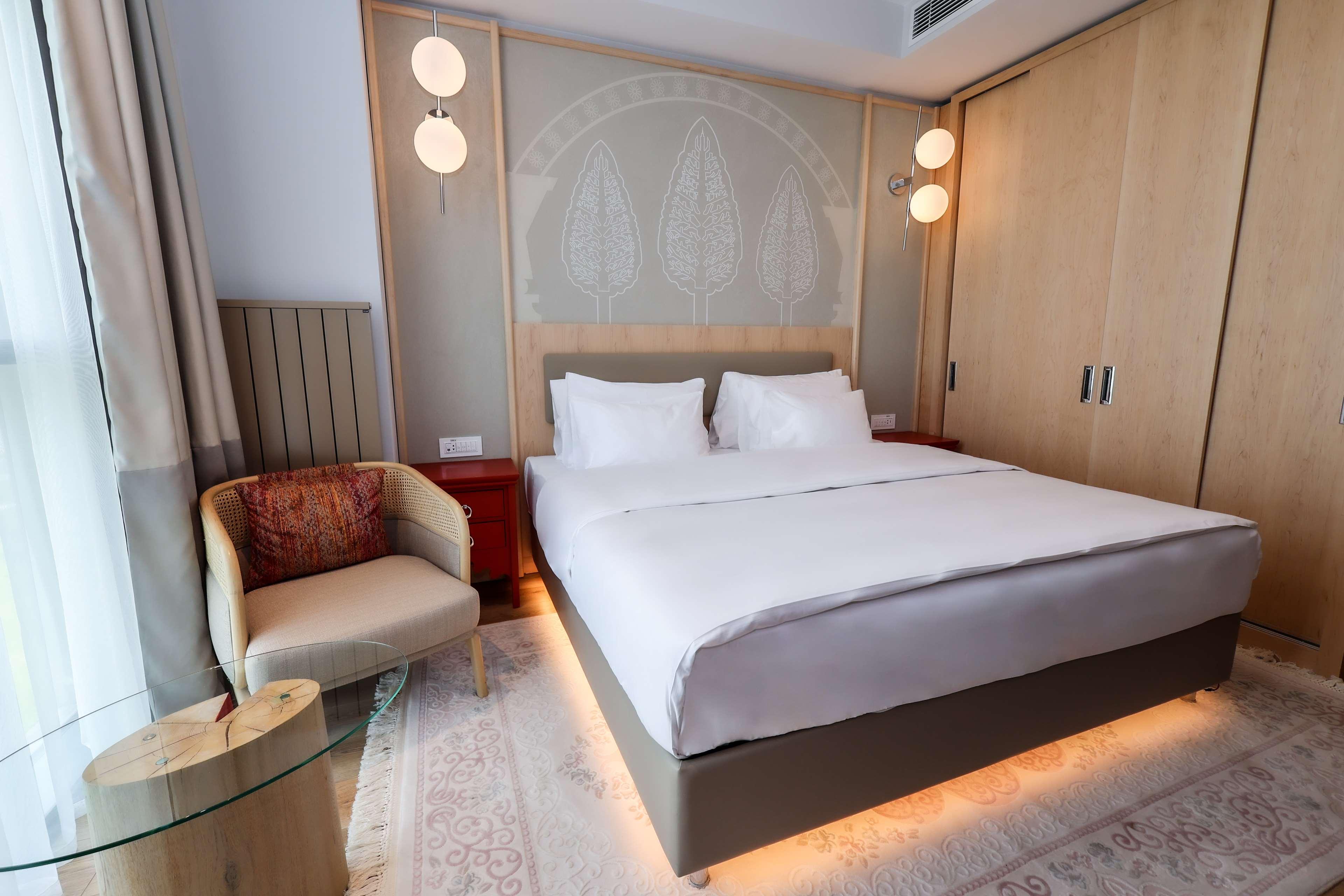 Double Deluxe King Bed