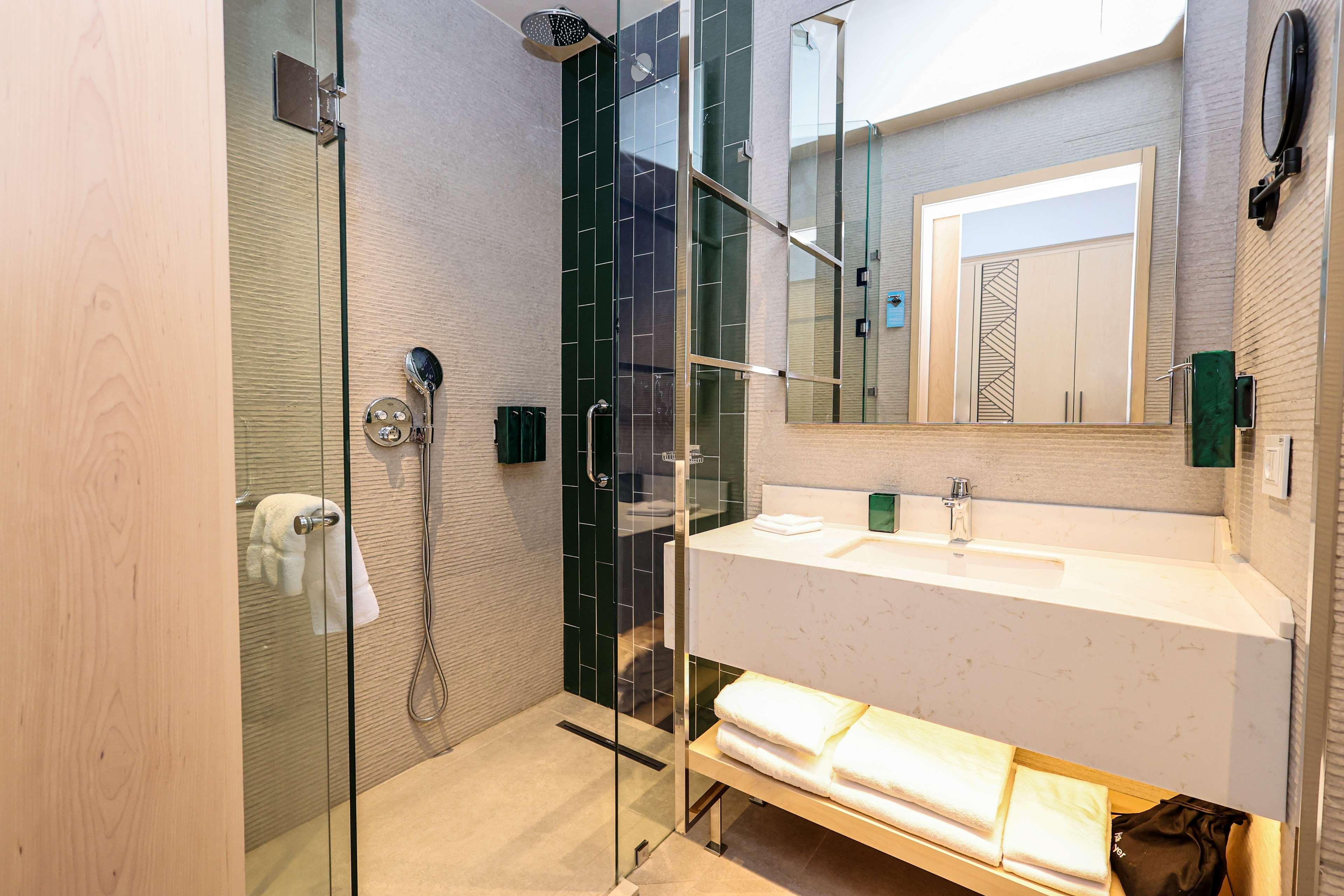 Double Deluxe King Bed