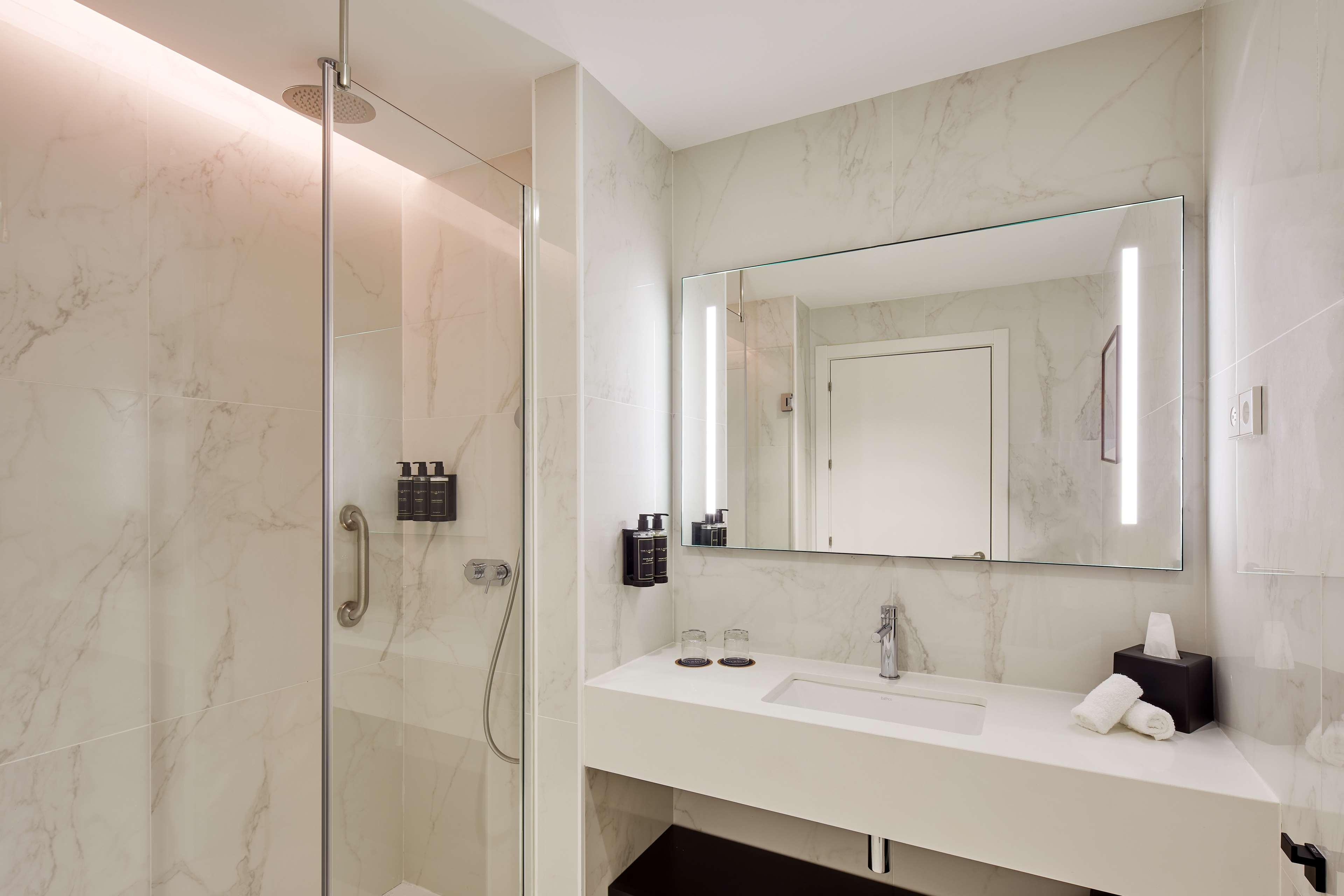 Double Guest Room Queen Bed