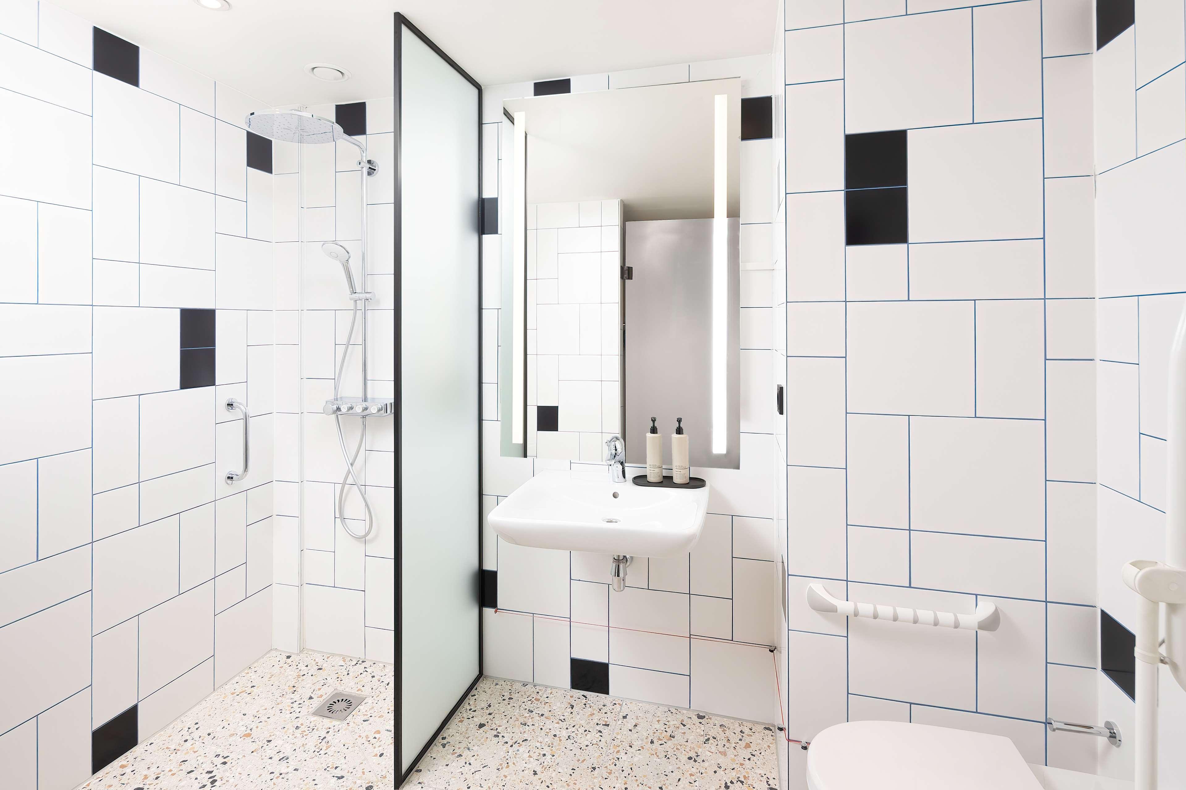 Double Accessible King Size Bed