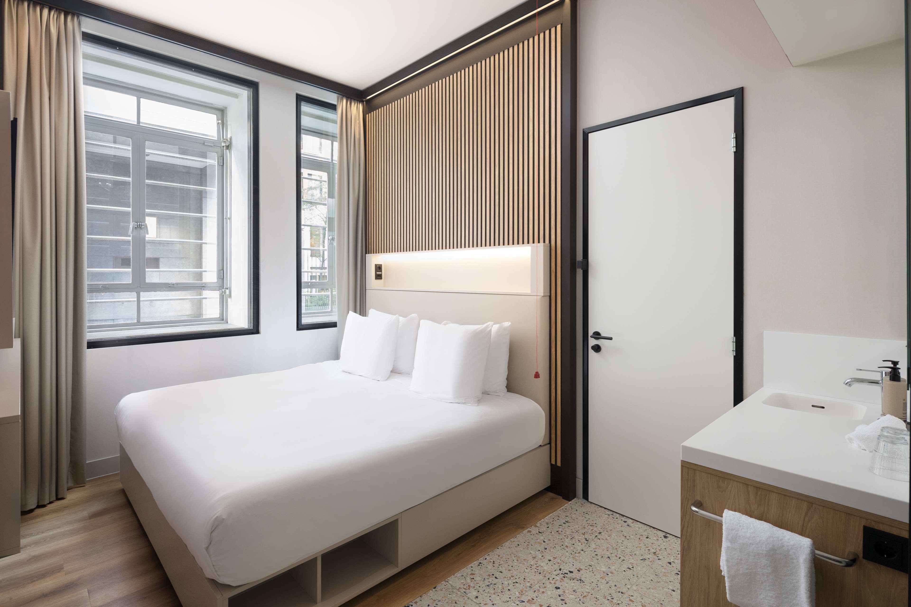 Double Accessible King Size Bed