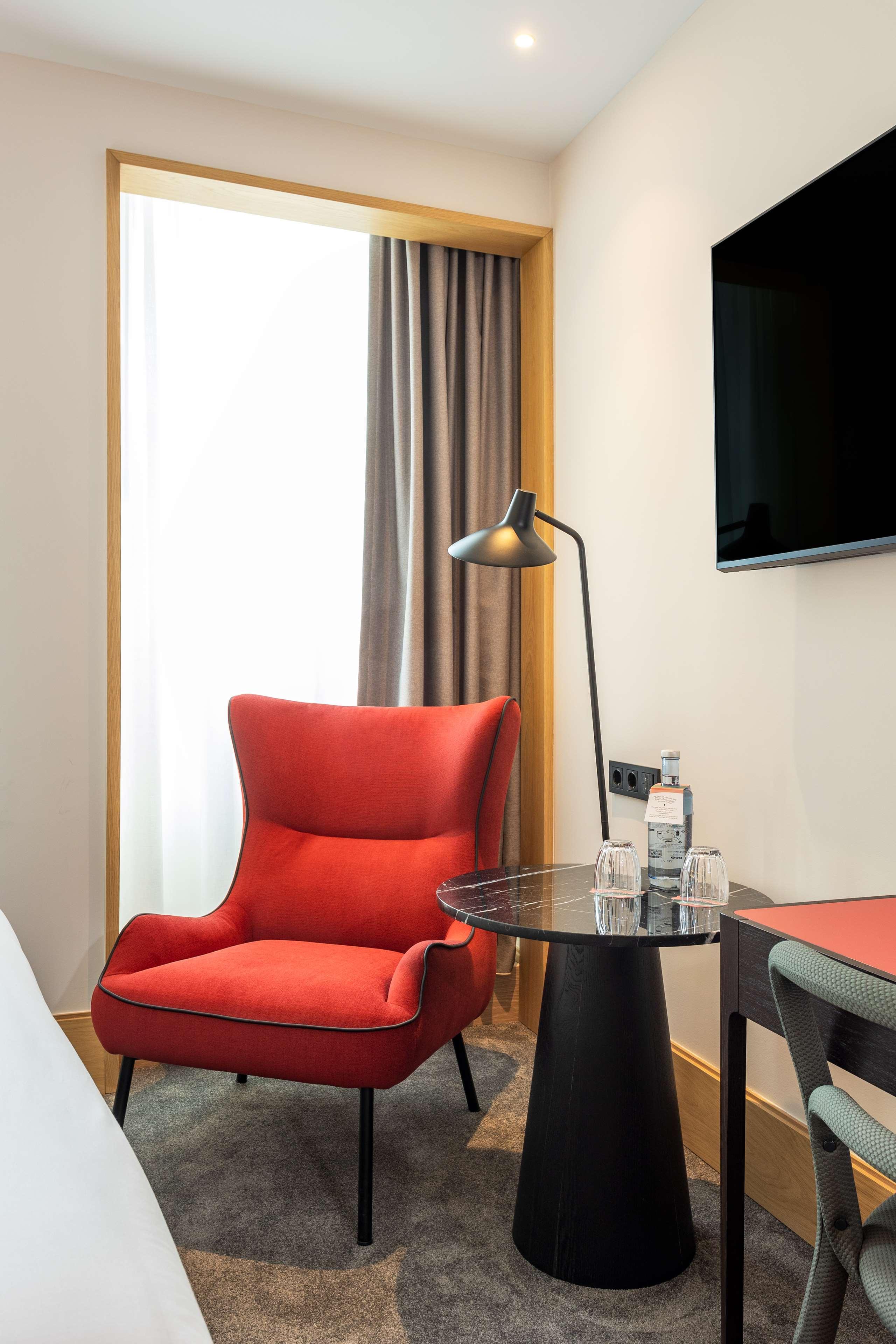 Room Guest Room Queen Bed