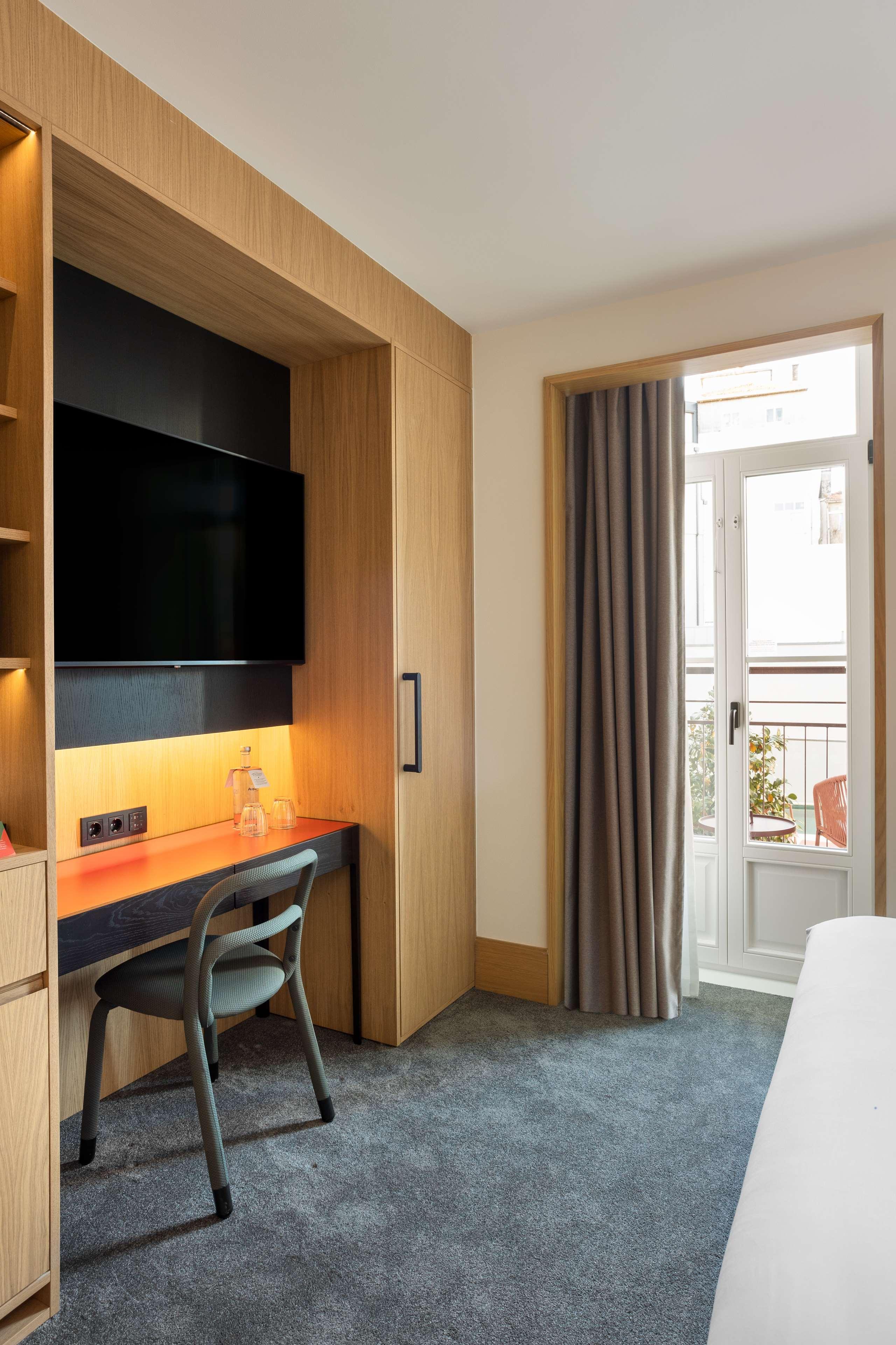 Double Guest Room Queen Bed