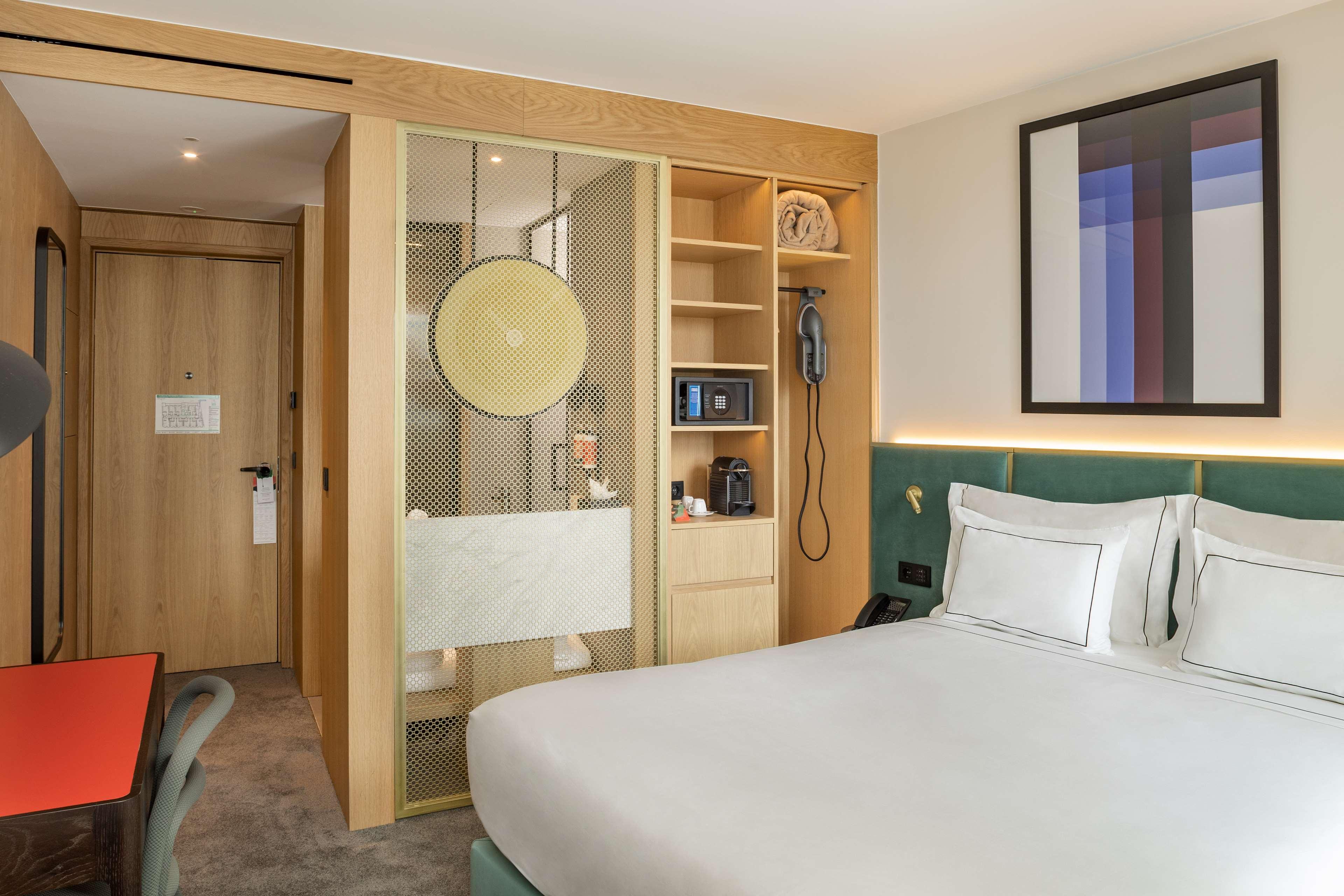 Room Guest Room Queen Bed