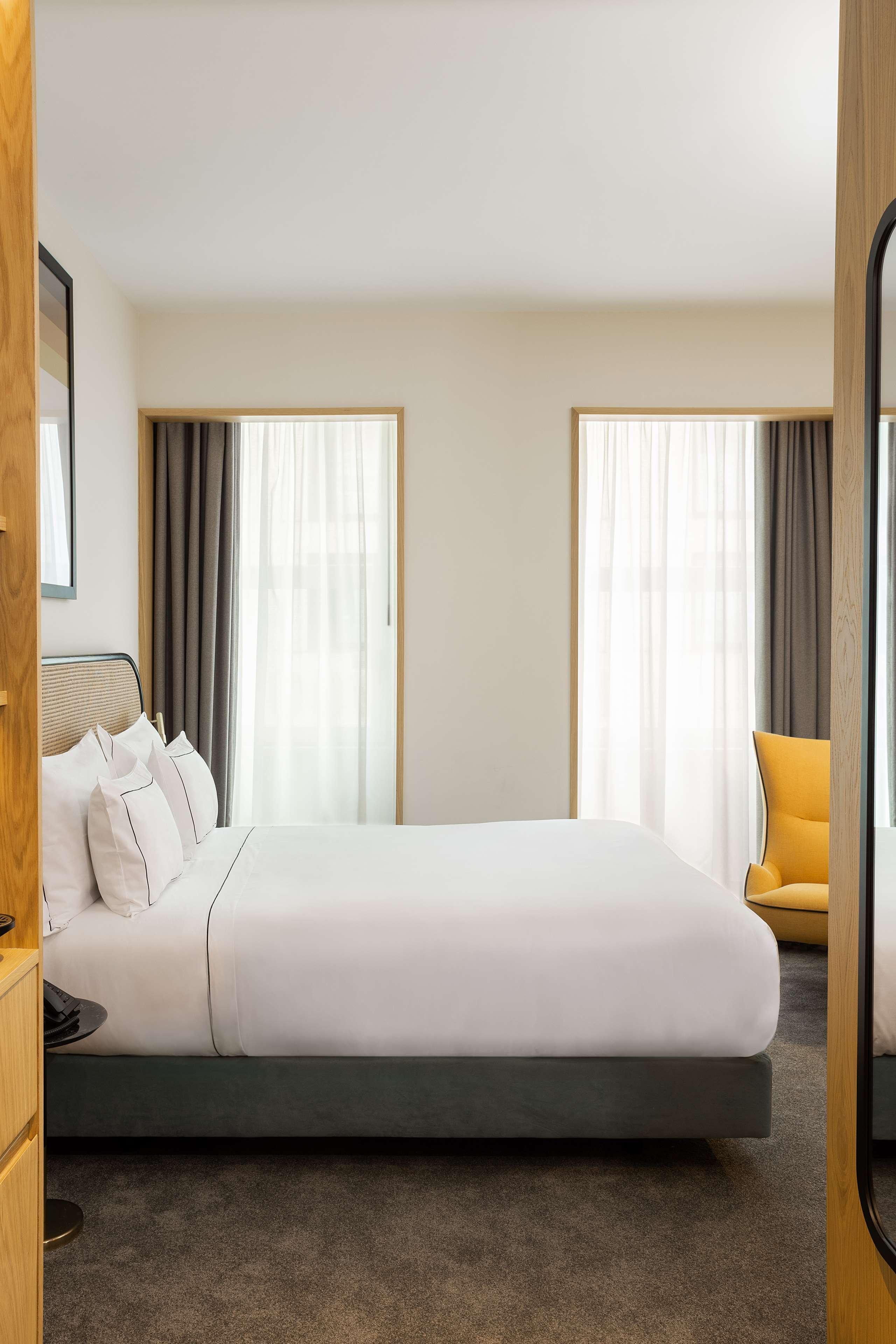 Room Guest Room Queen Bed