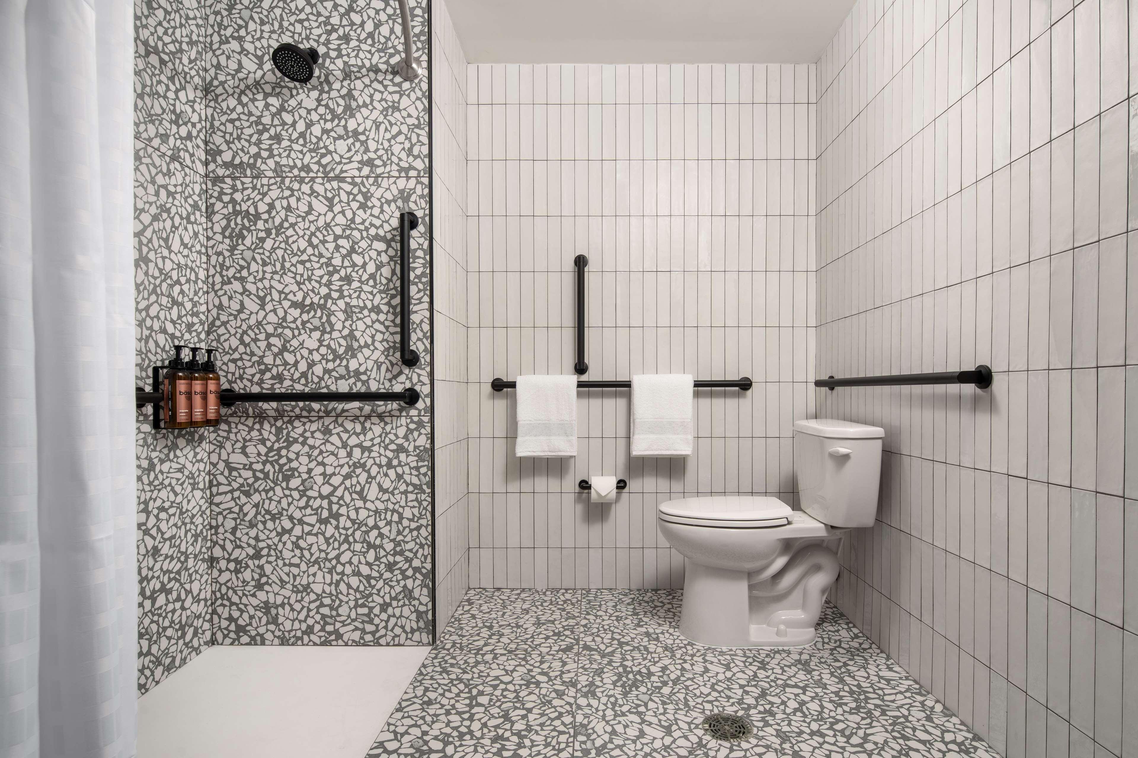 Room Accessible-queen Size Bed