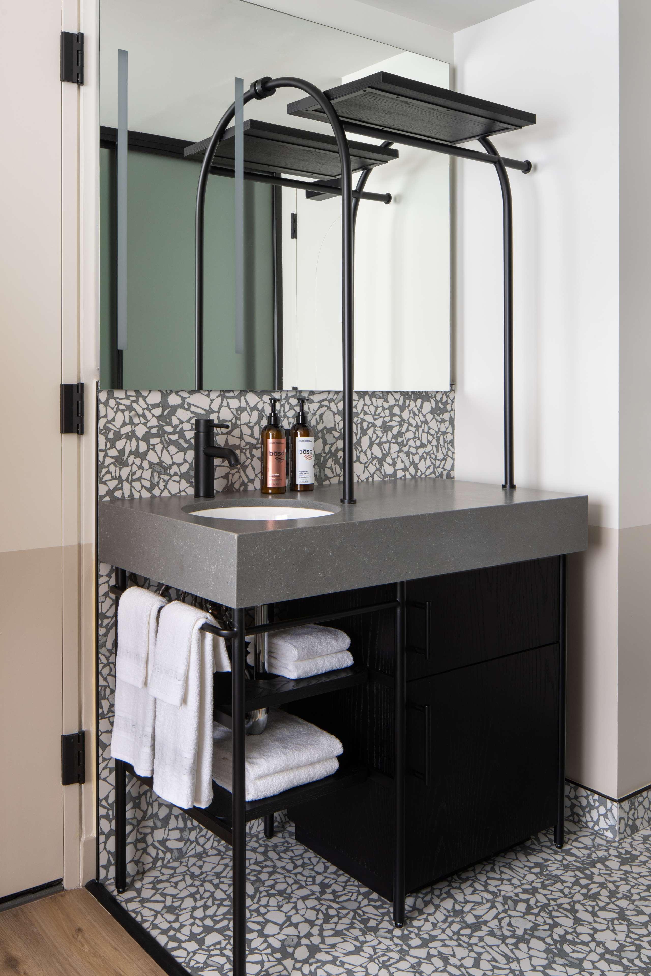 Triple City View Queen Bed