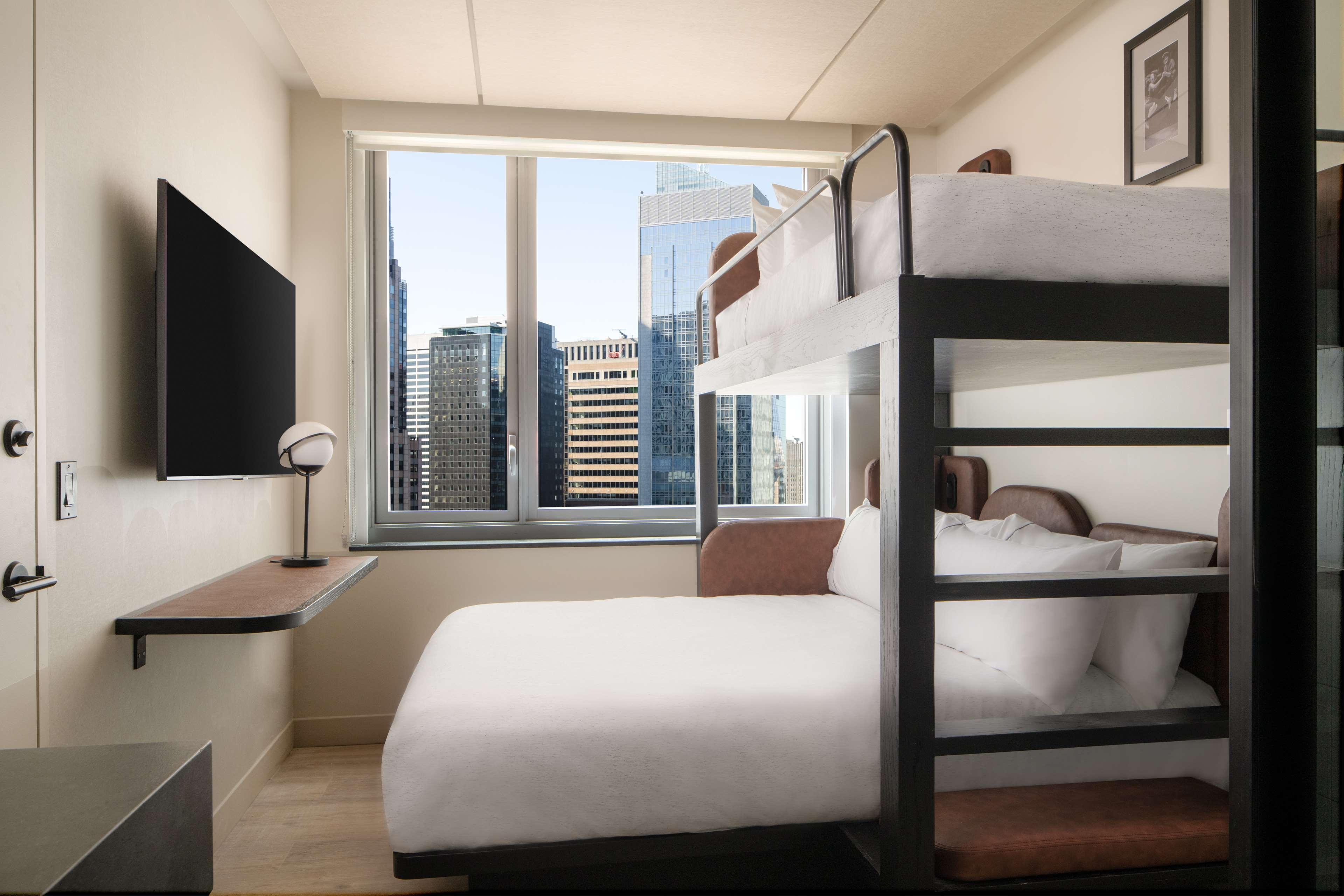 Triple City View Queen Bed