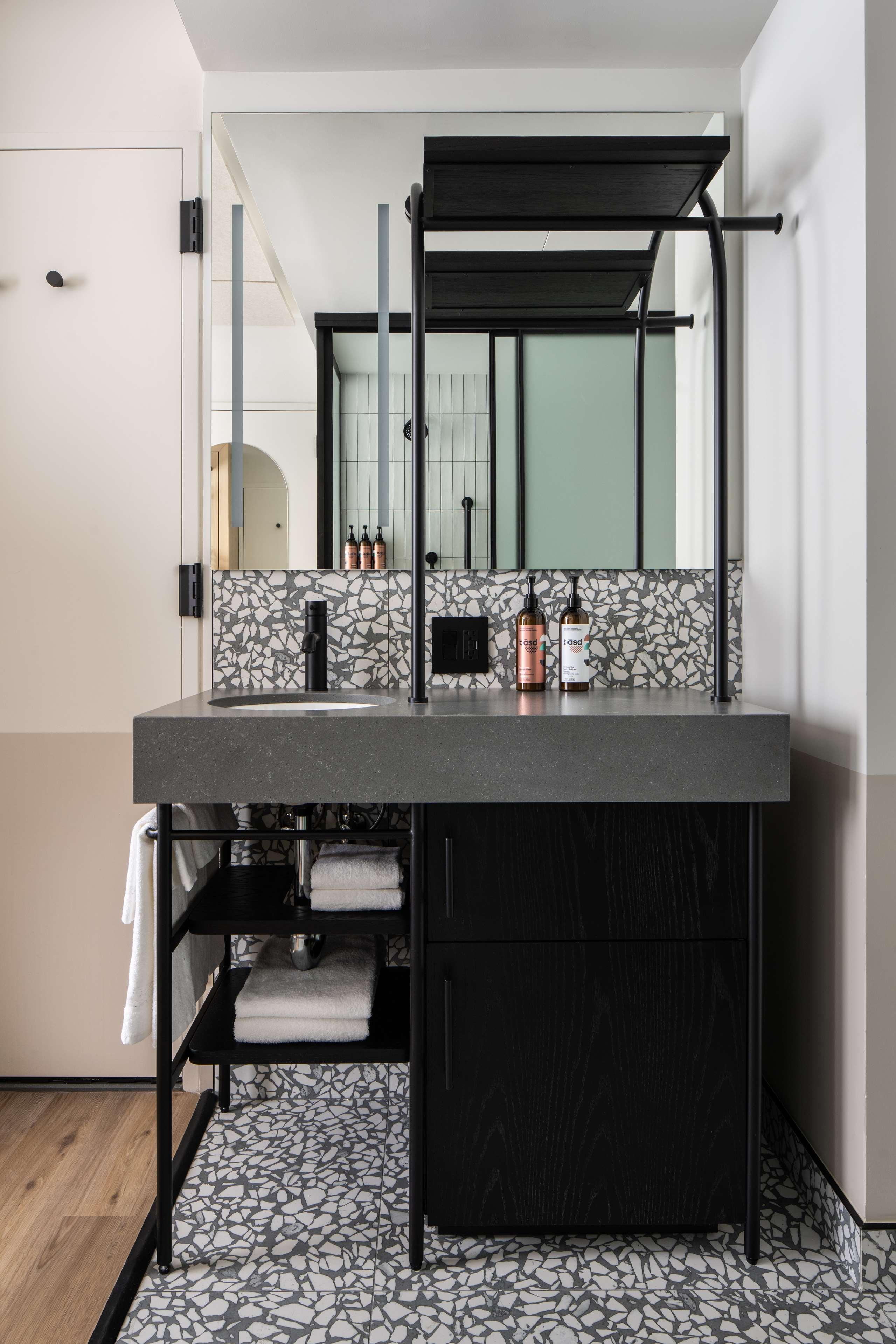 Double City View Queen Bed