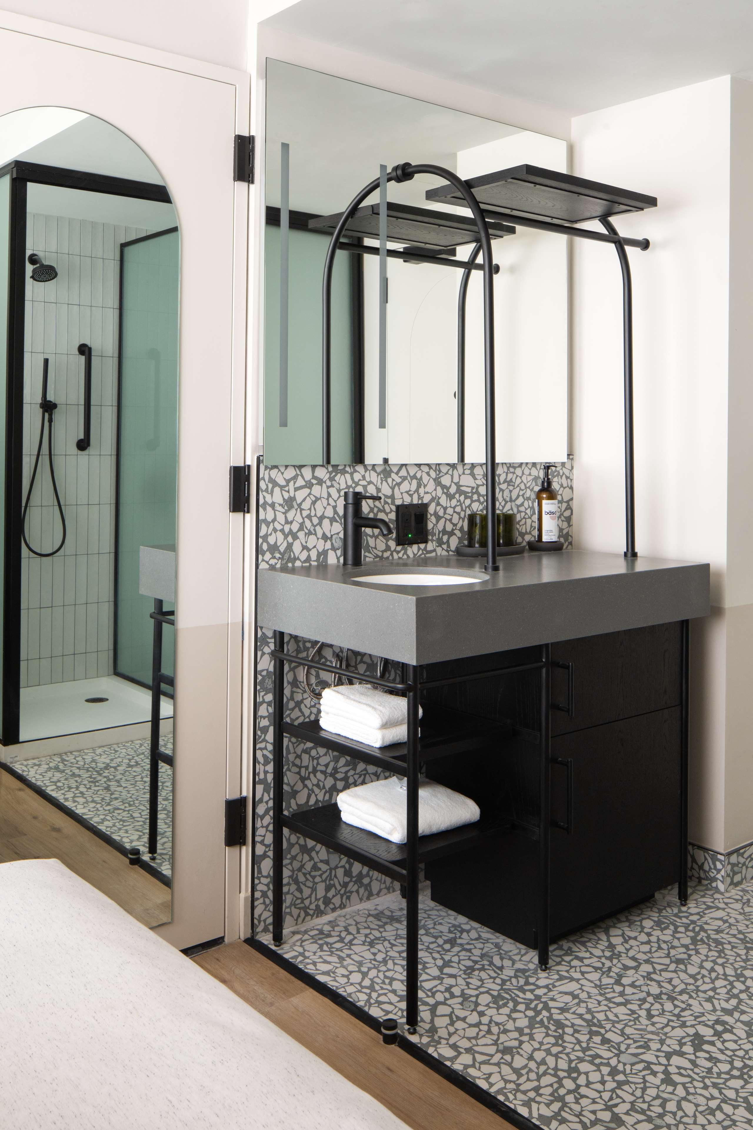 Double City View Queen Bed