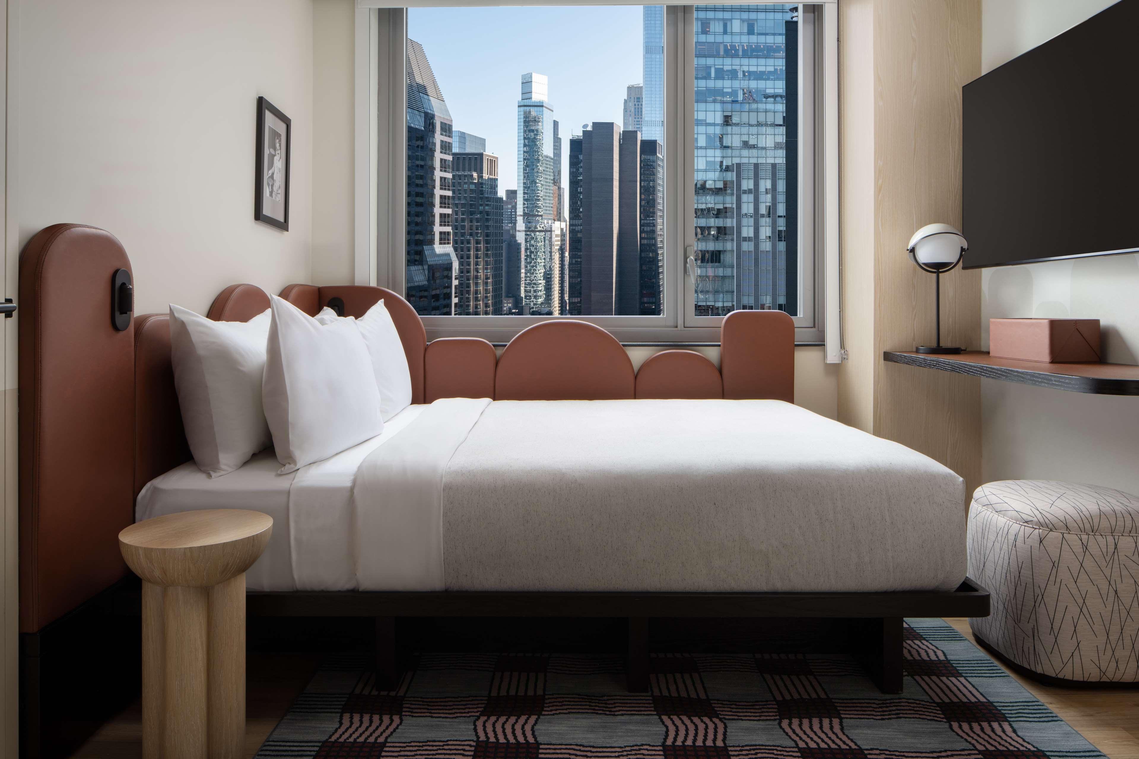 Double City View Queen Bed