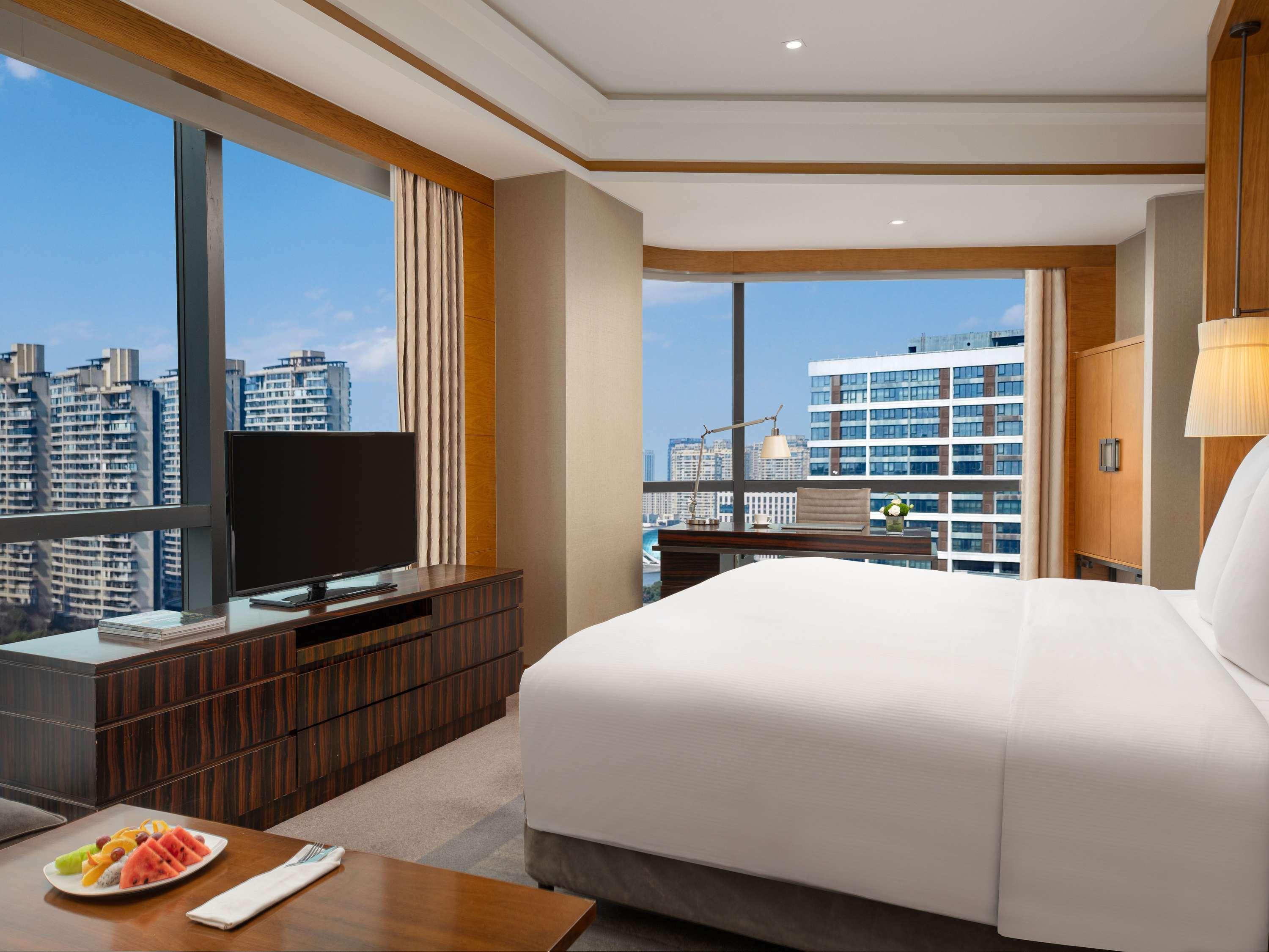 Double Deluxe King Bed