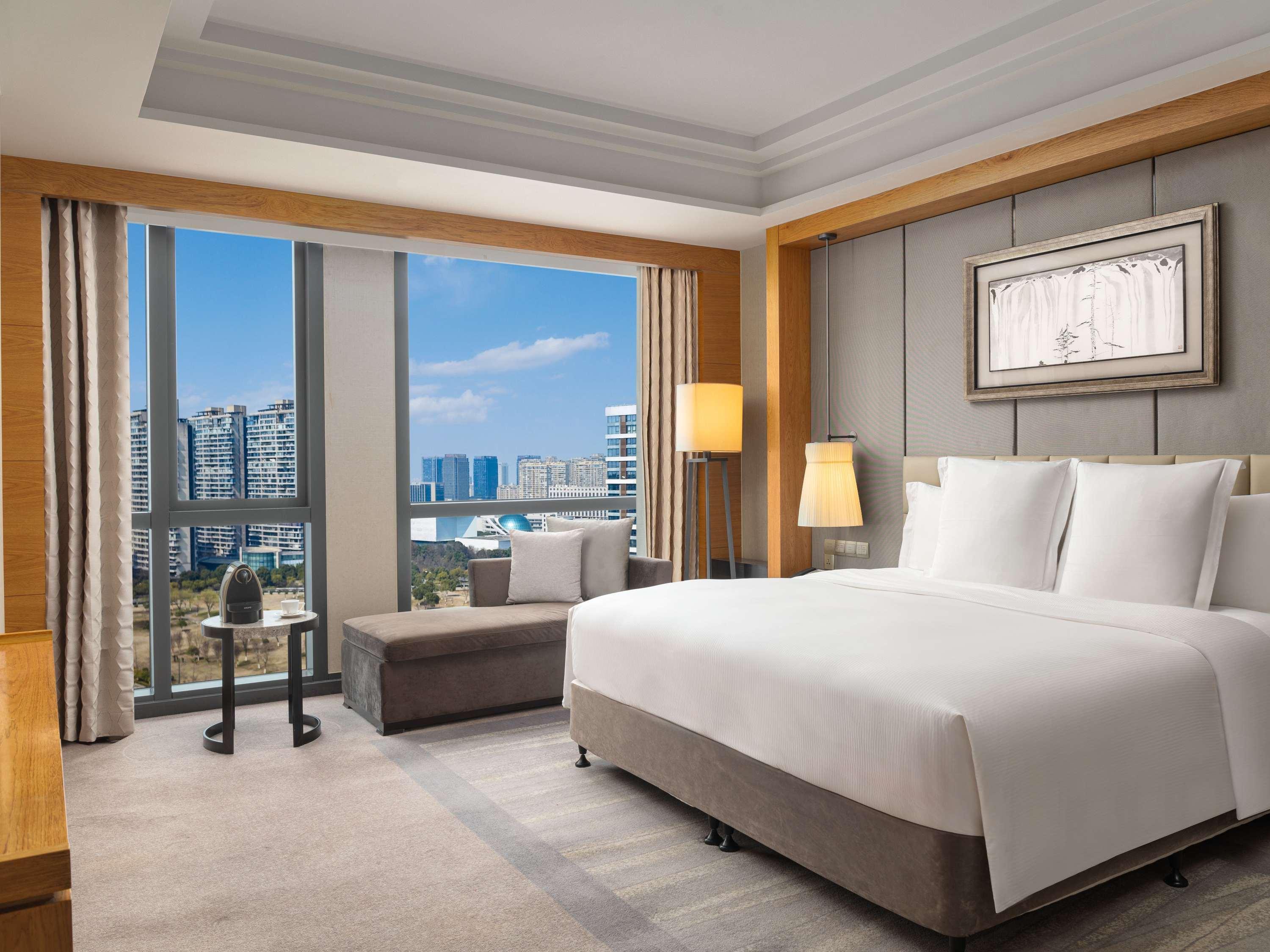 Suite Deluxe King Bed