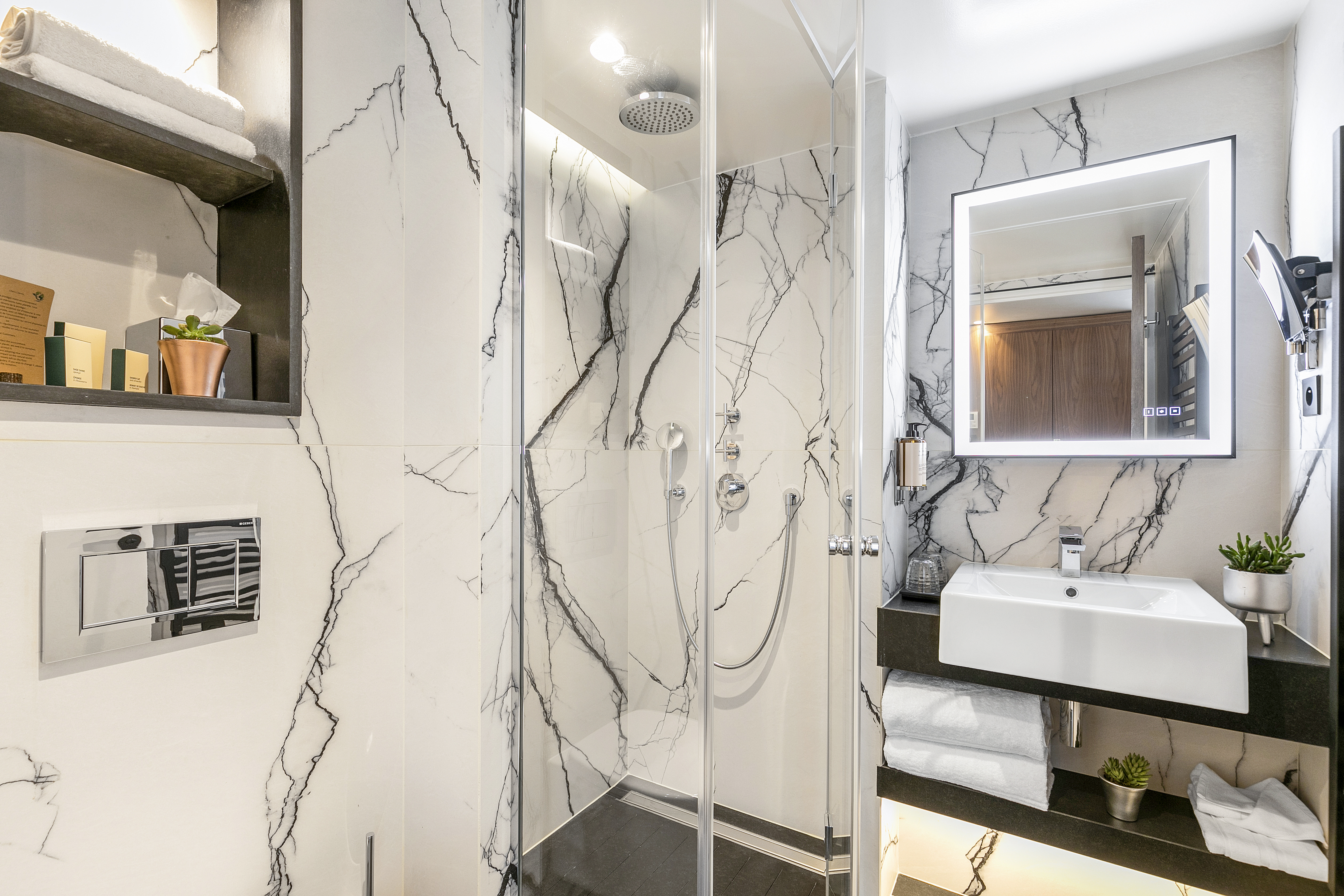 Double Deluxe One Bed