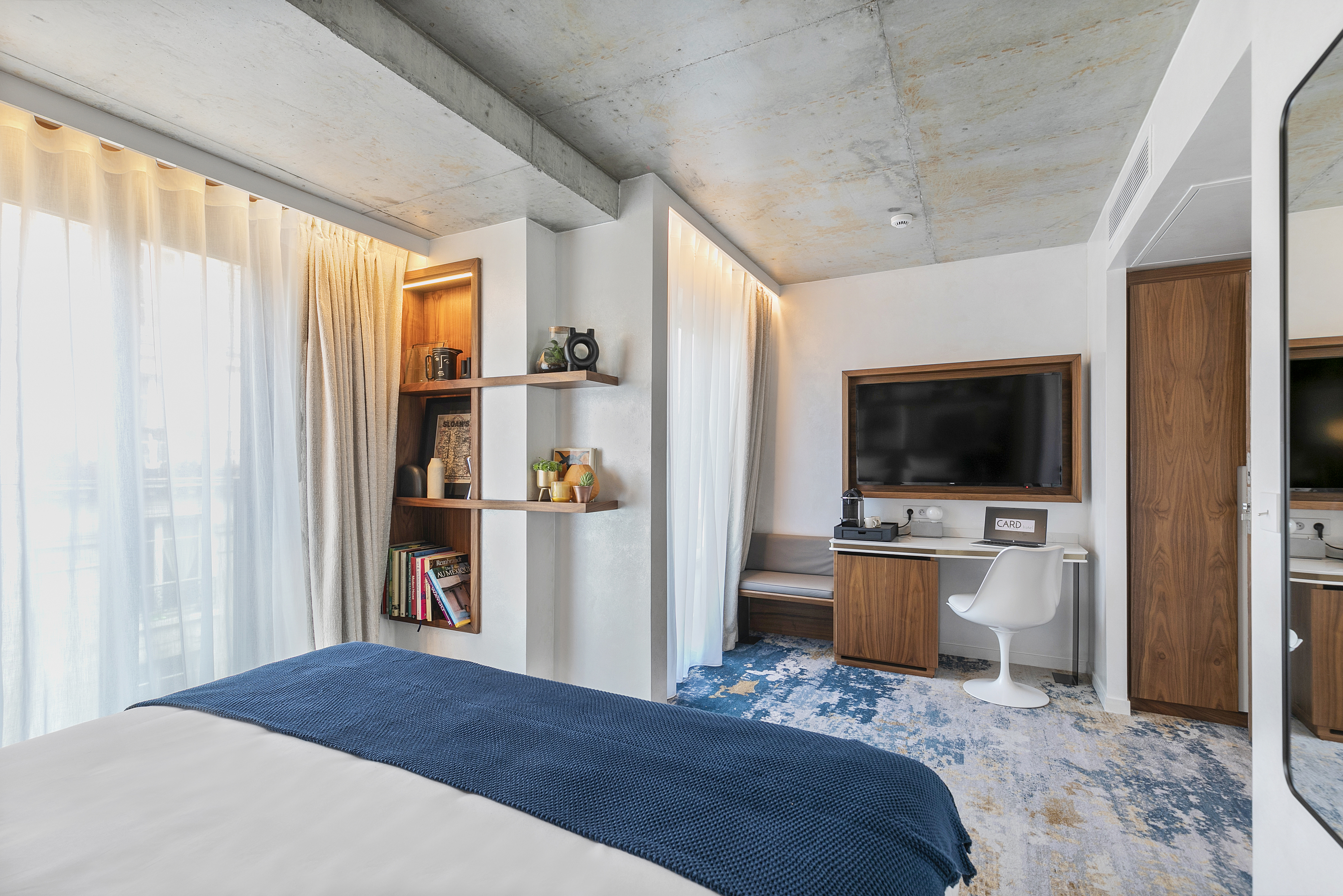 Double Deluxe One Bed