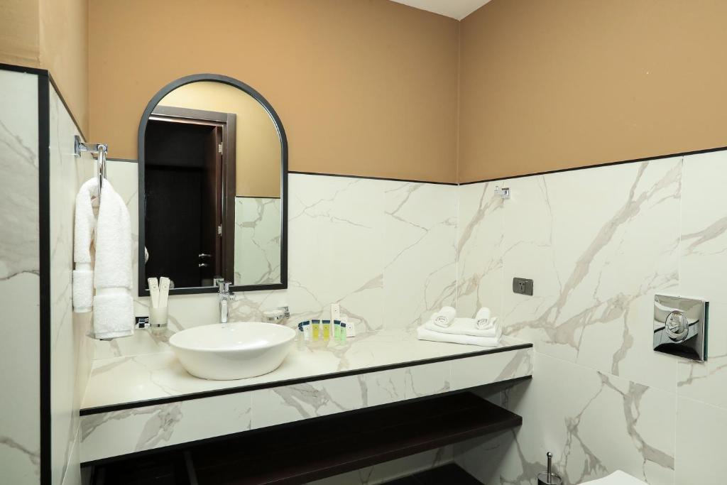 Double Deluxe One Bed