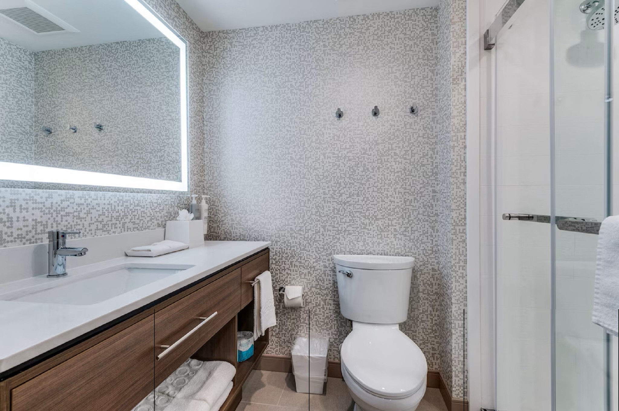 Studio Accessible-queen Size Bed