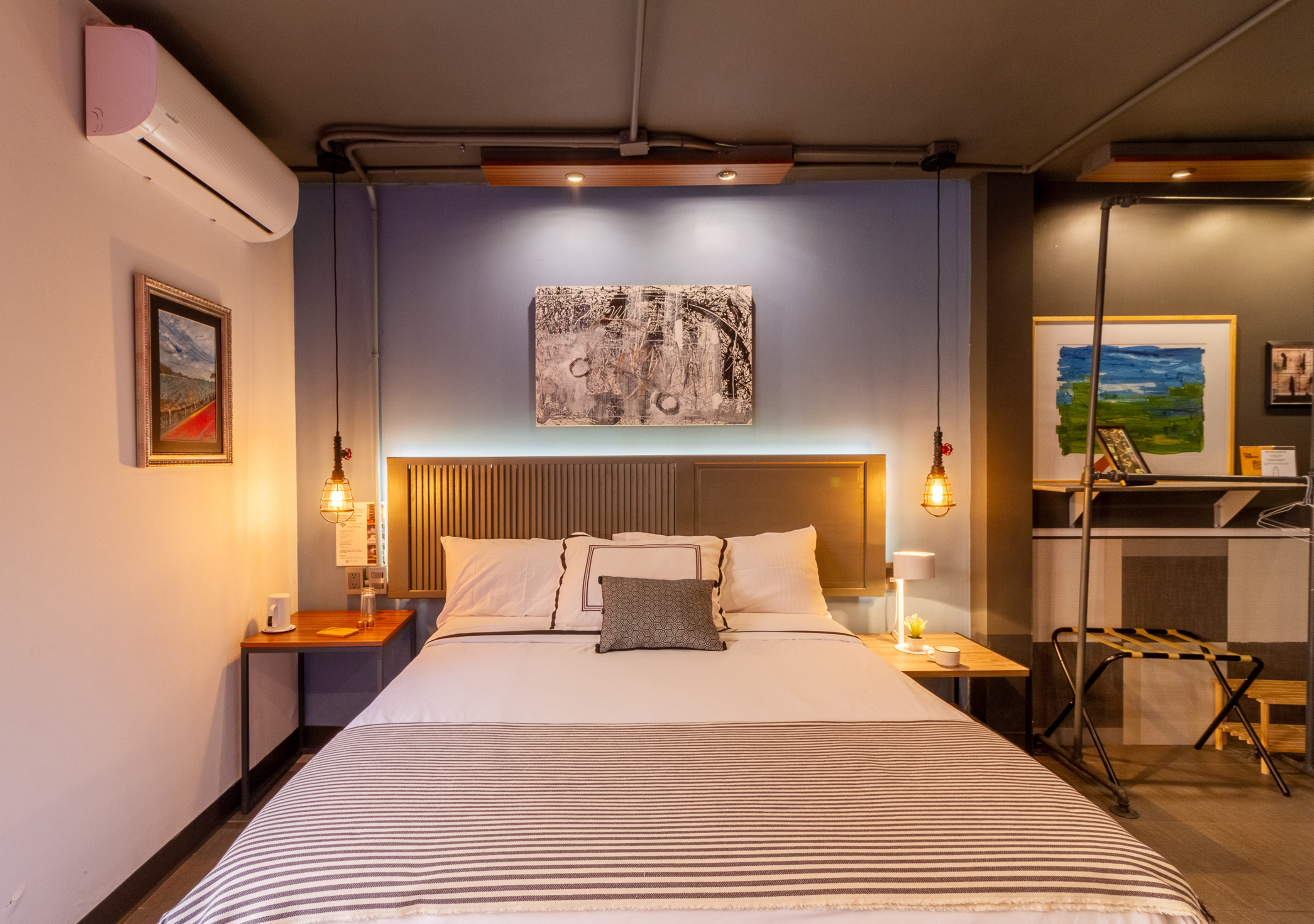 Double Queen Size Bed