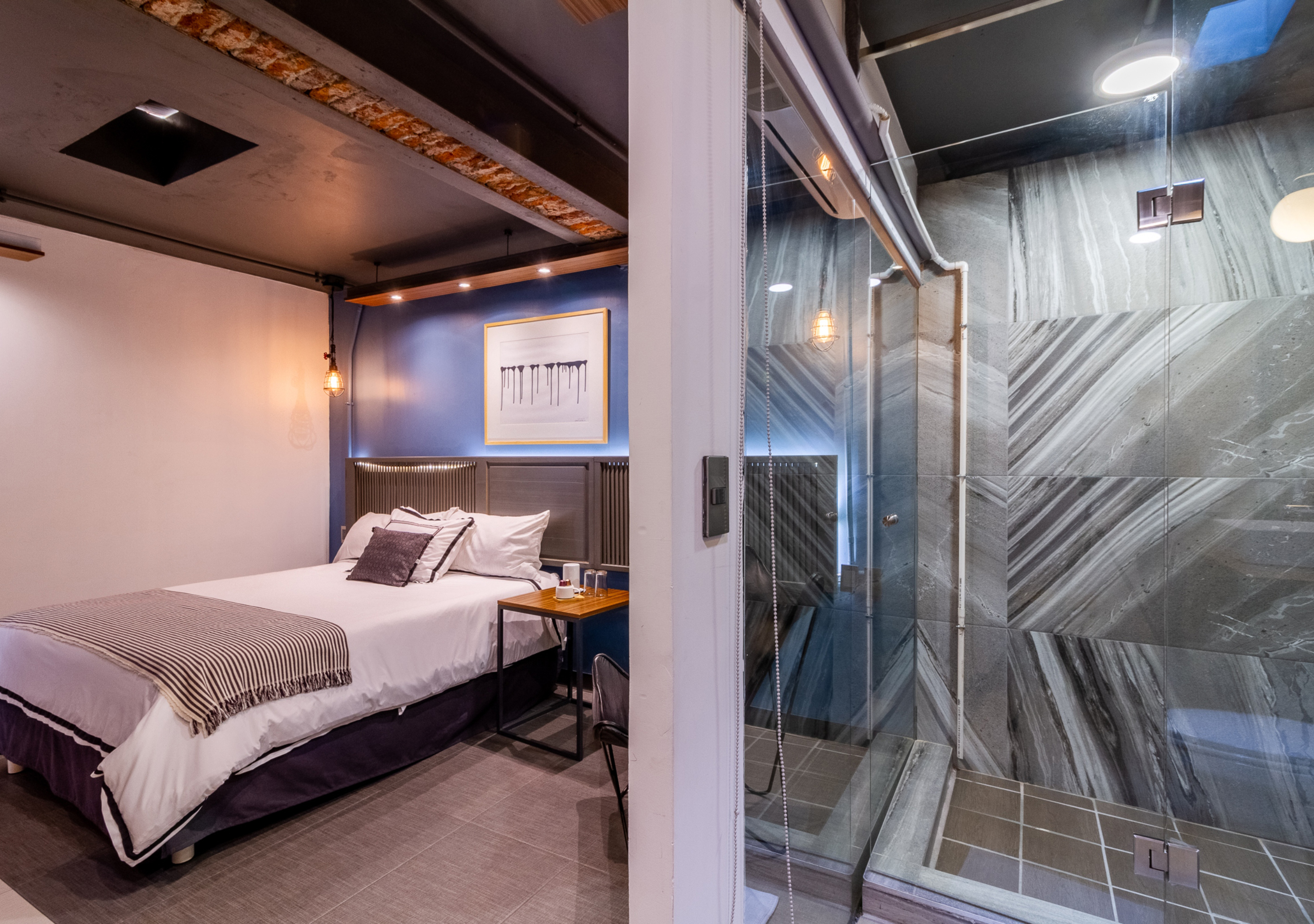 Double Queen Size Bed