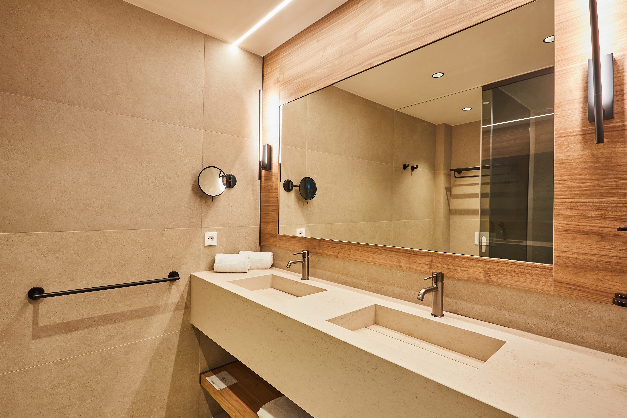 Double or Twin Deluxe