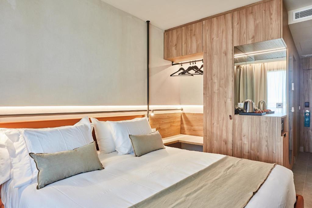 Double Single with Views