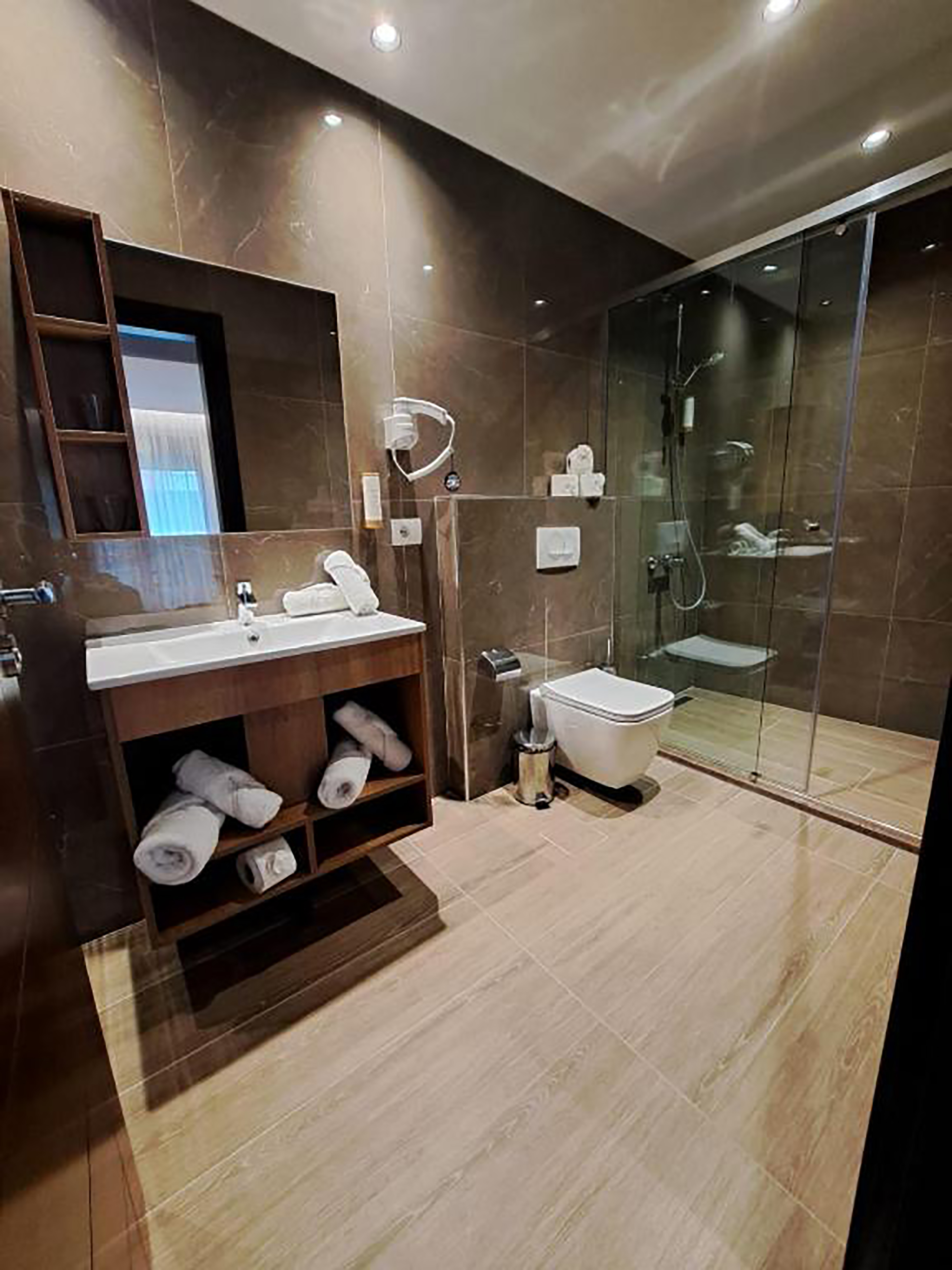 Double Deluxe King Bed