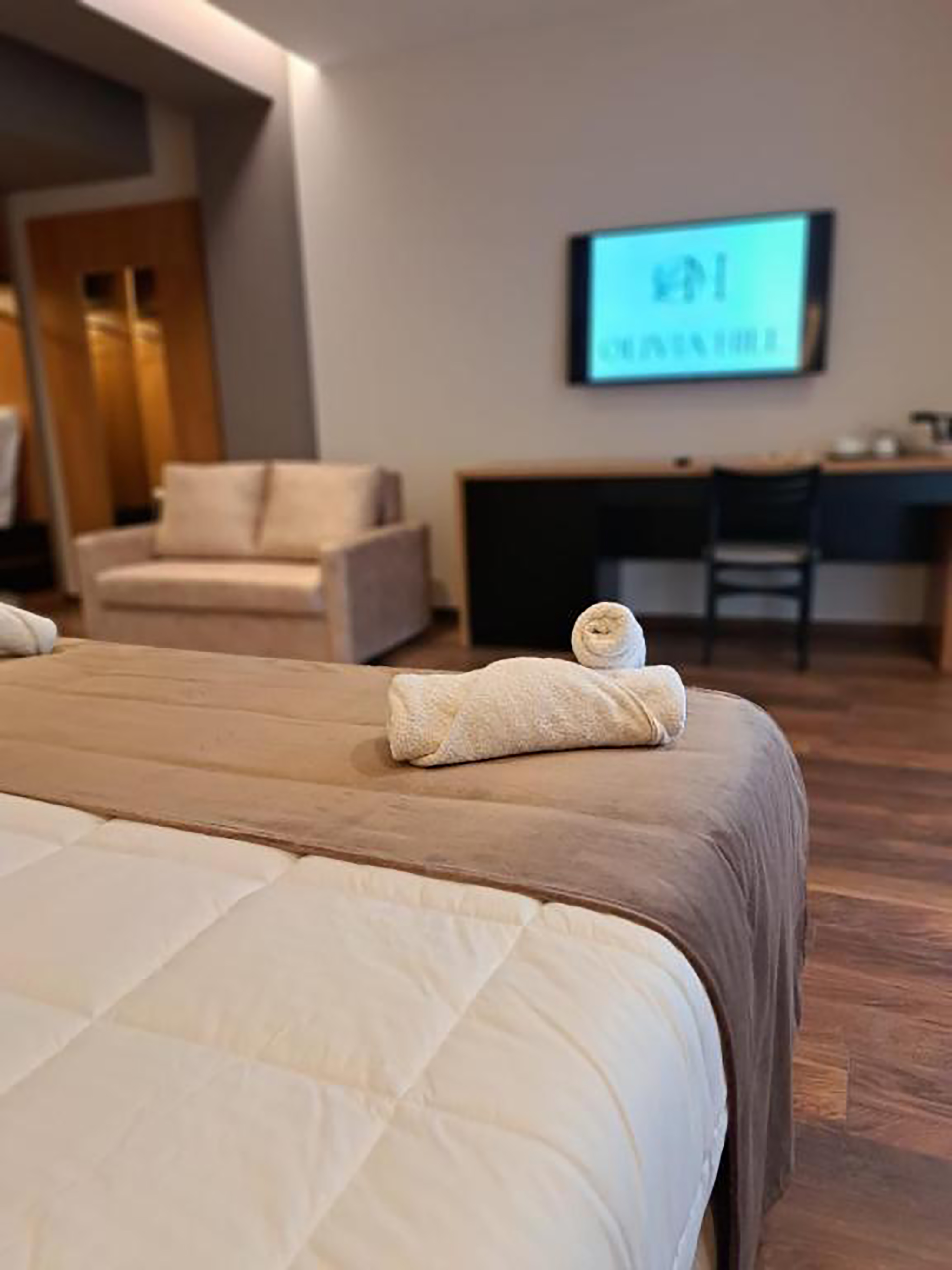 Double Deluxe King Bed