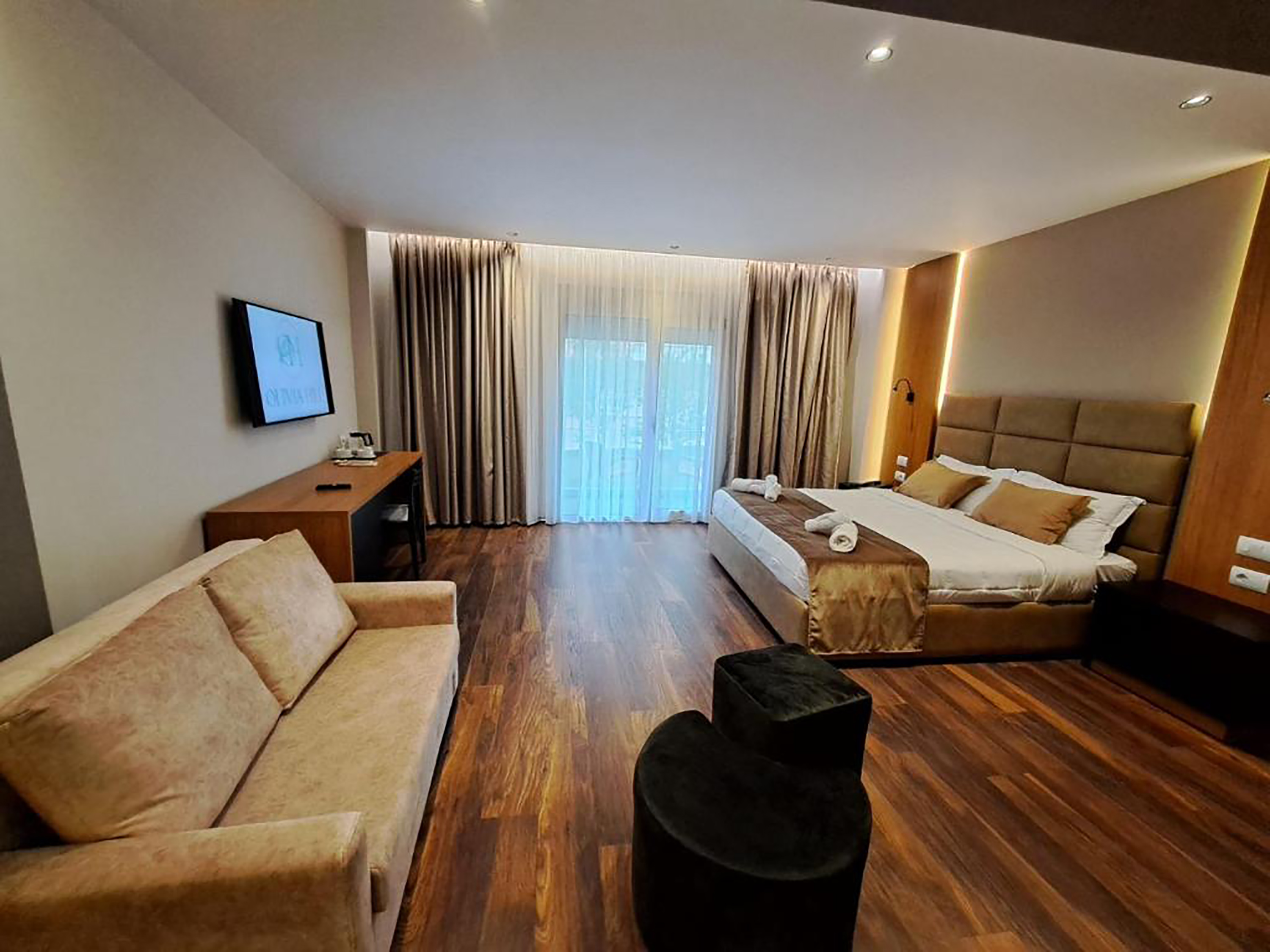 Double Deluxe King Bed