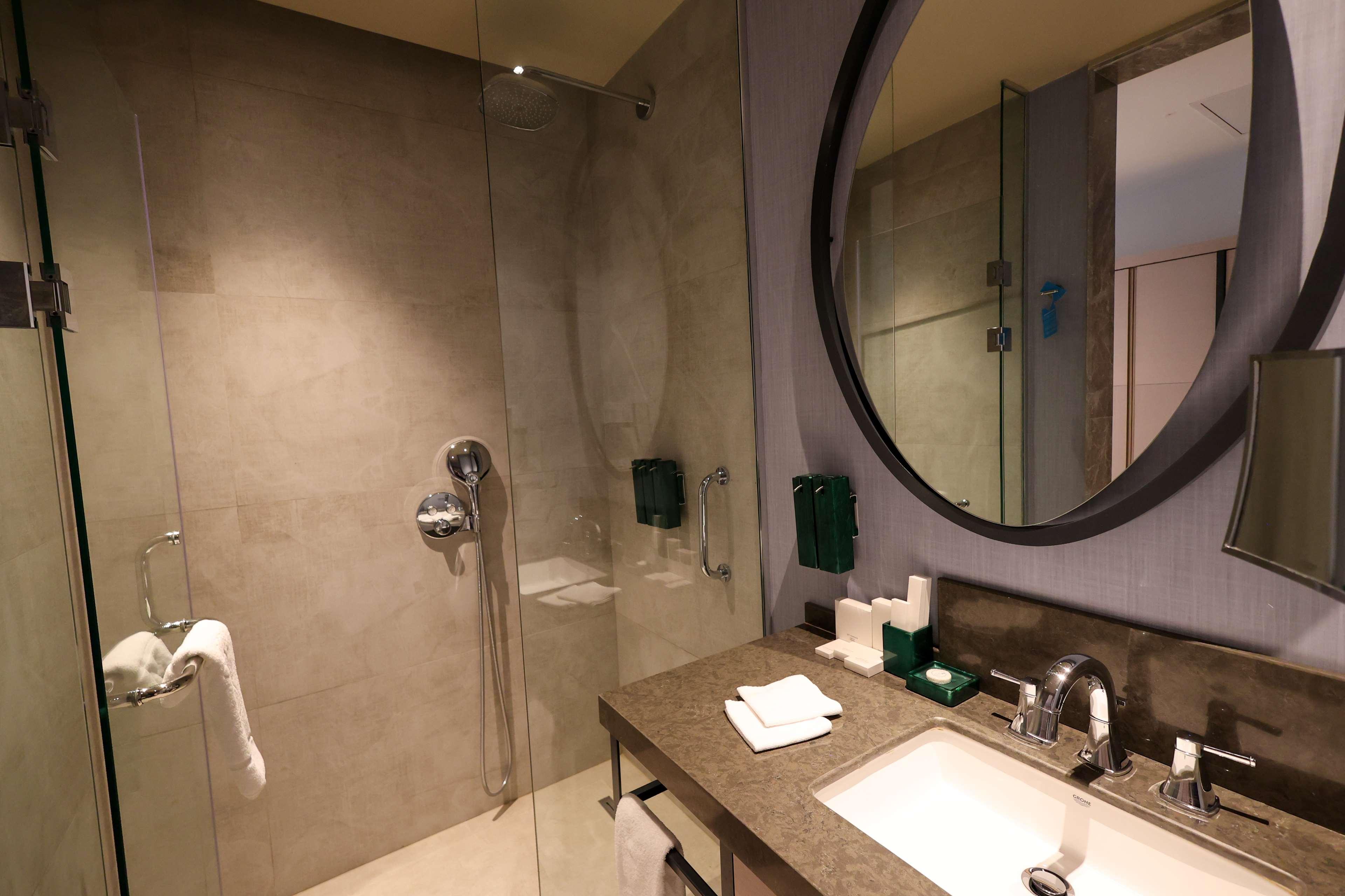 Double Deluxe King Bed