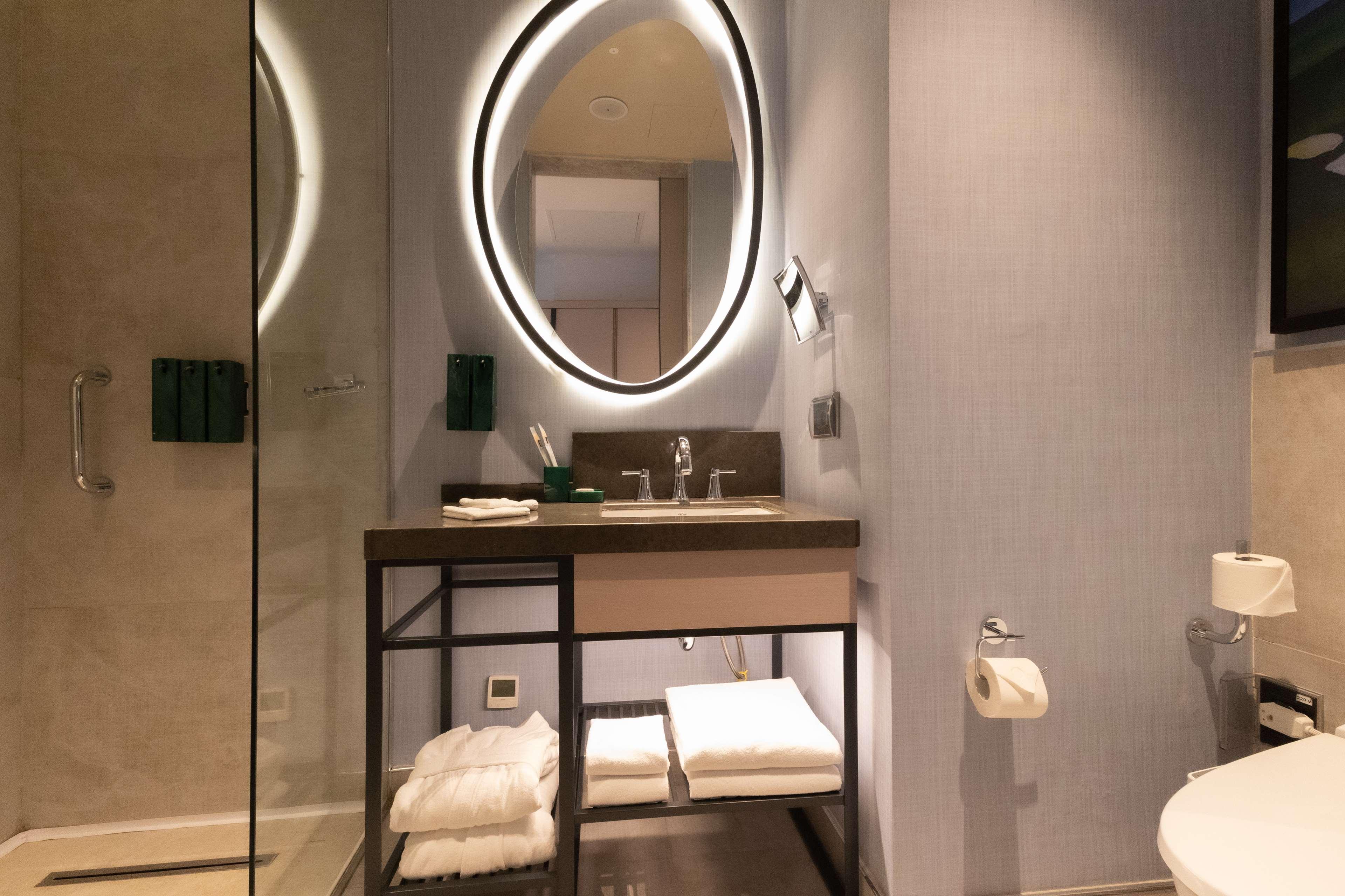 Double Deluxe King Bed