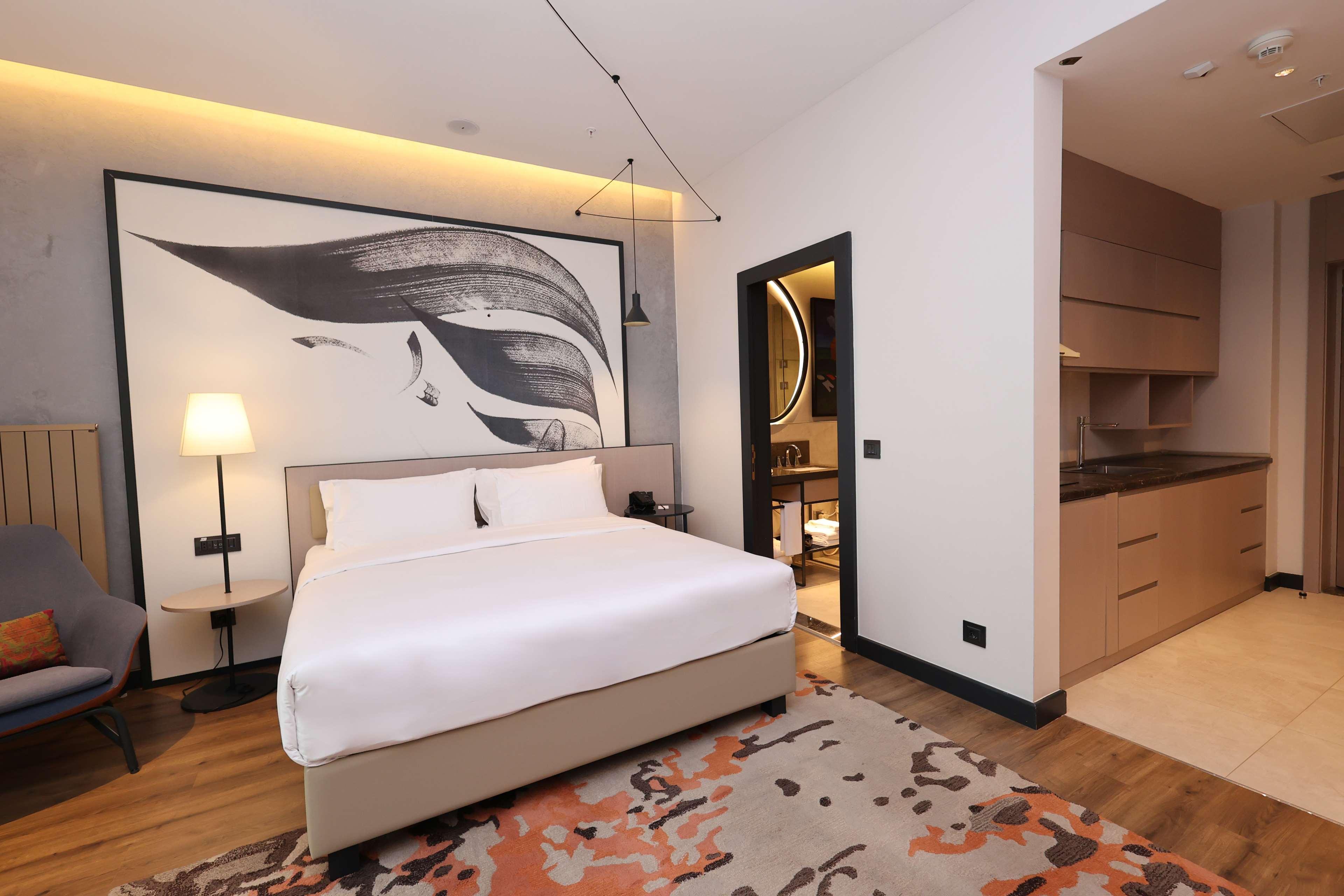 Double Deluxe King Bed