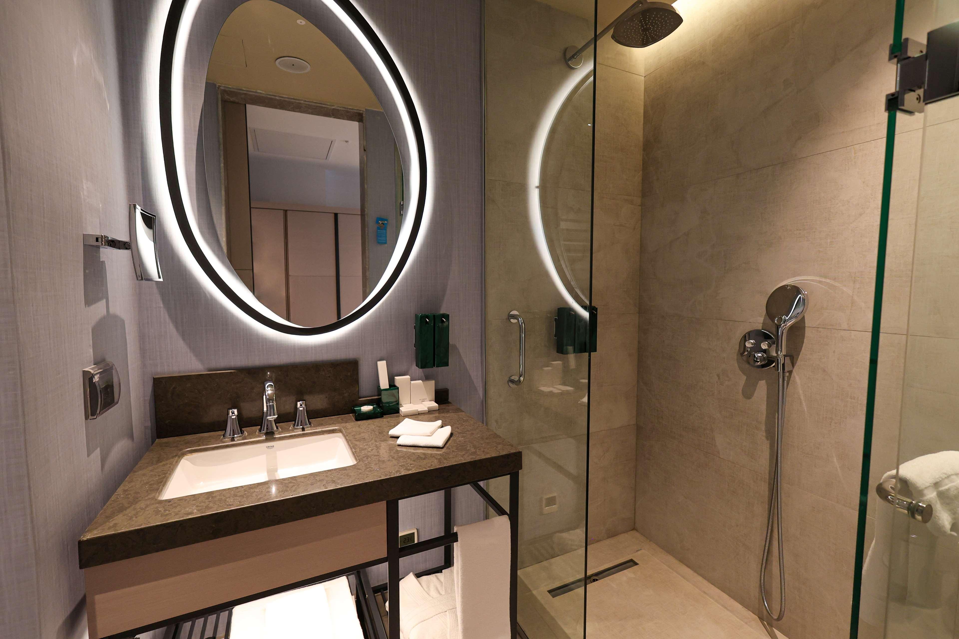 Double Deluxe King Bed