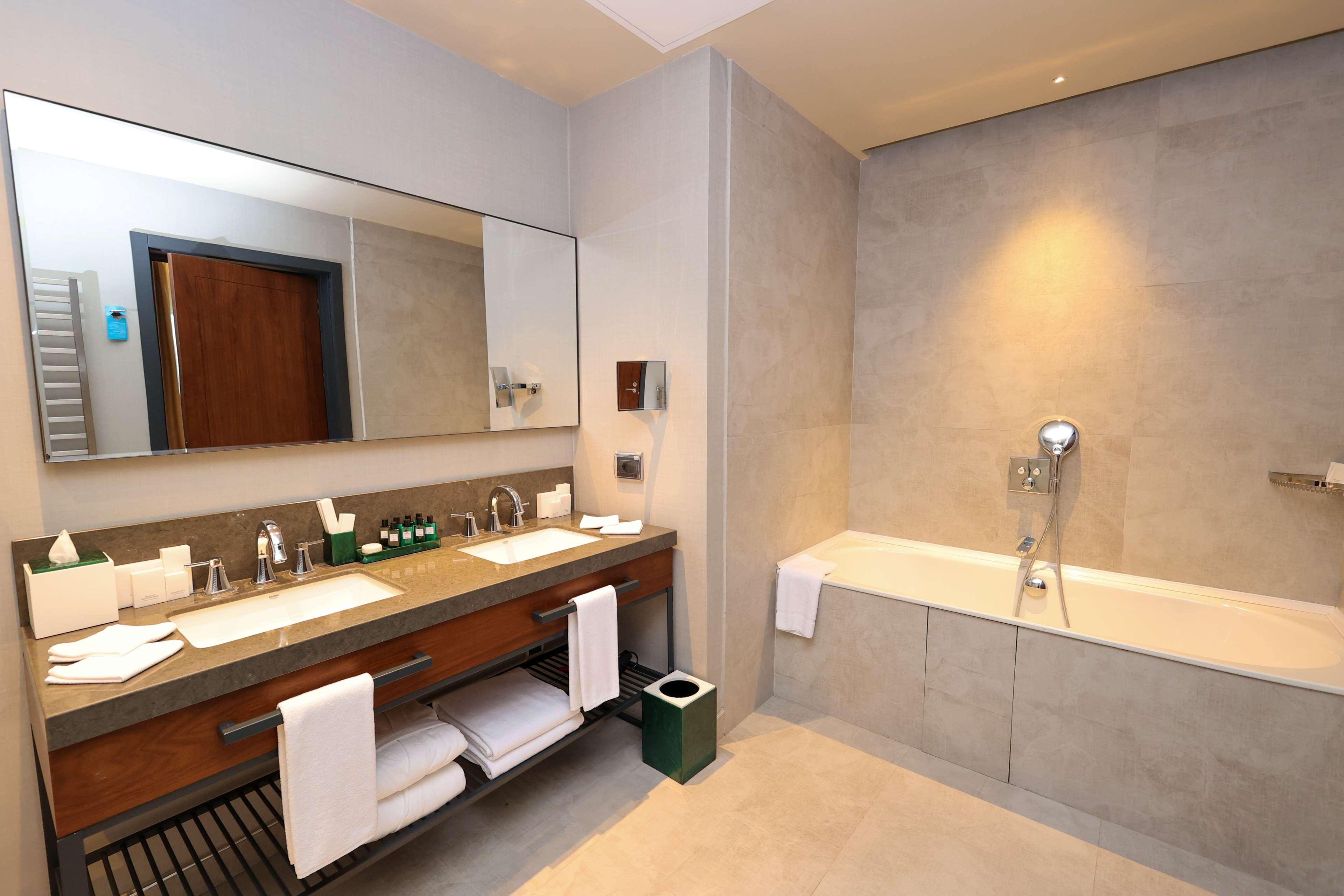 Double Deluxe King Bed