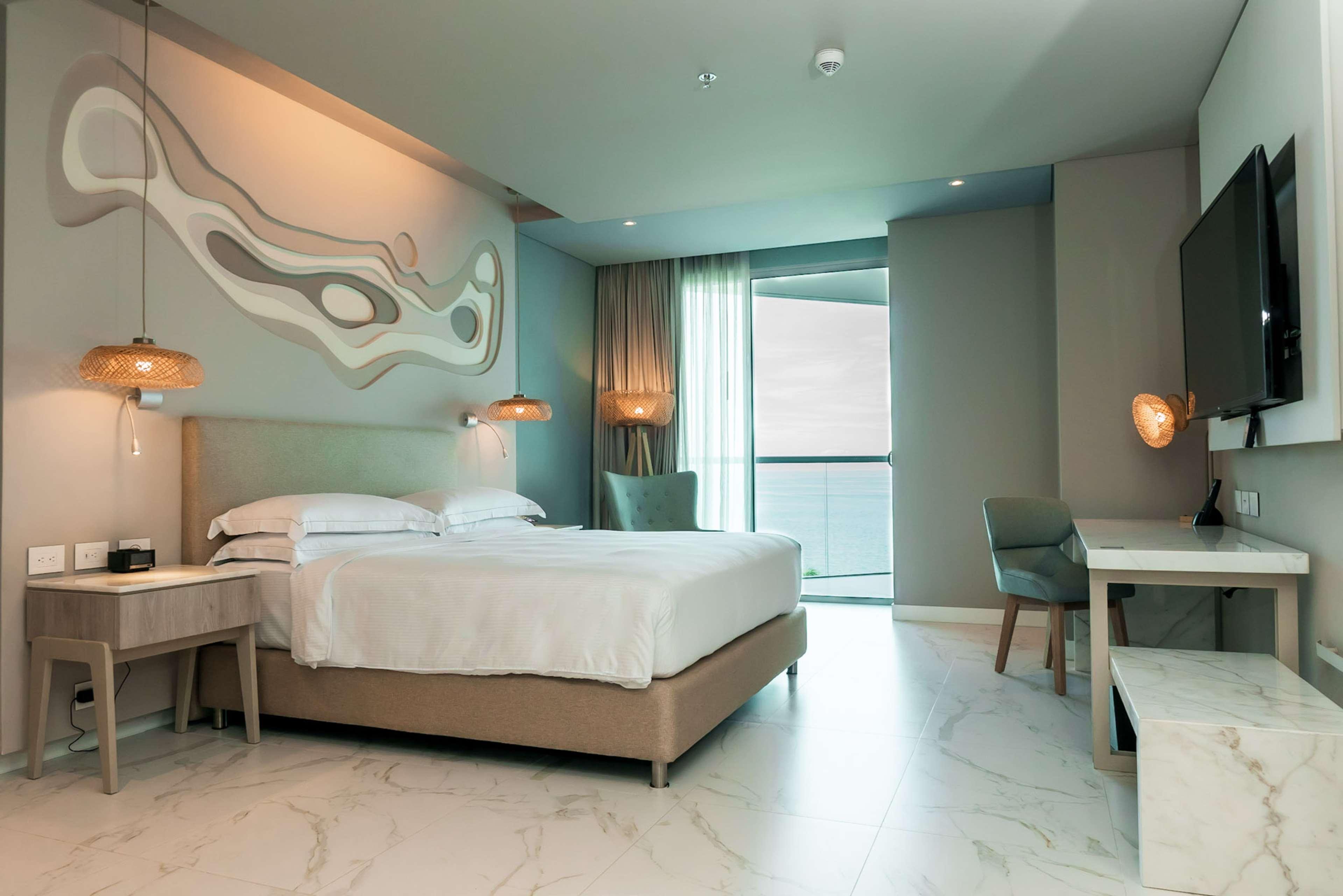 Suite Ocean Front King Bed