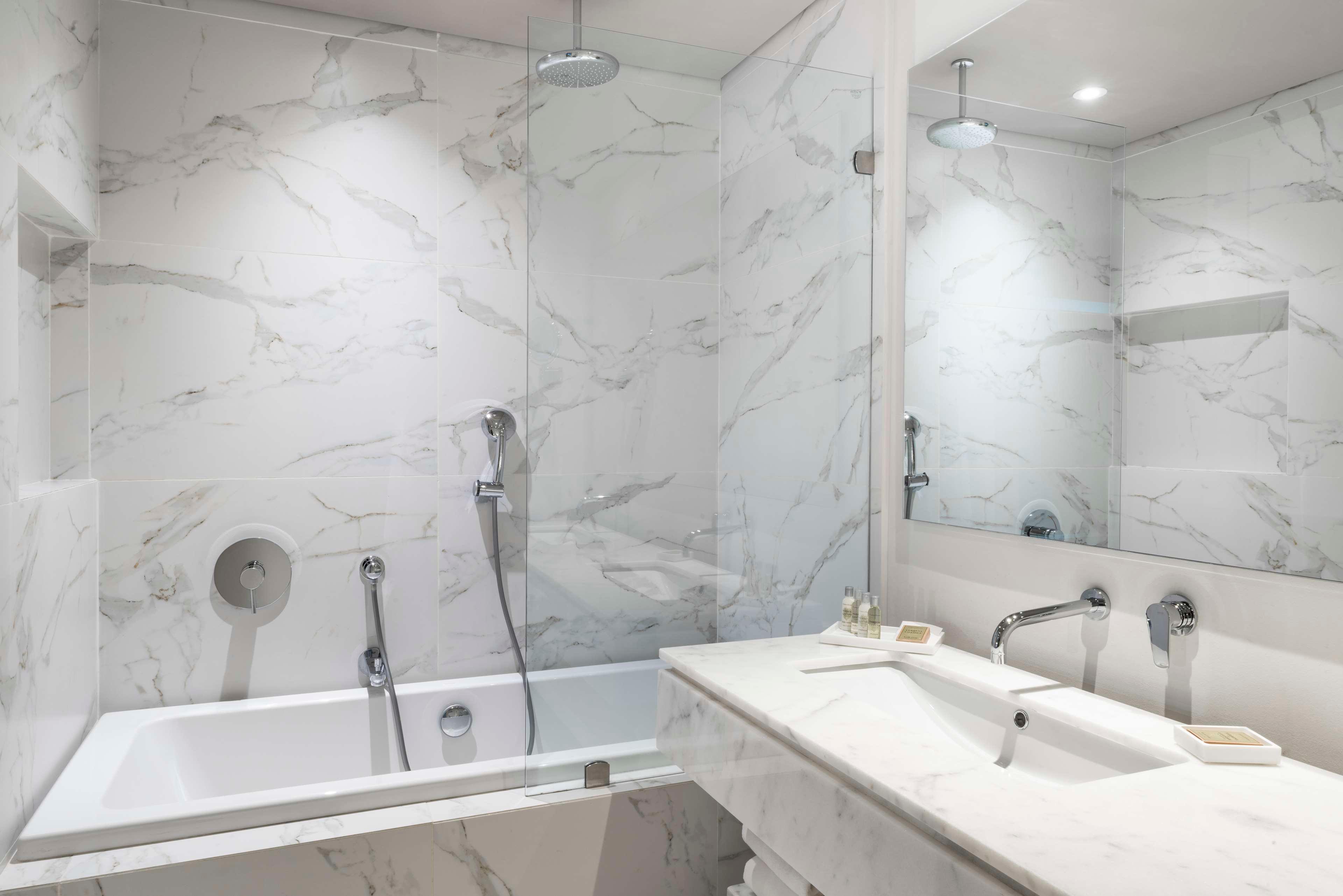 Junior Suite Ocean View King Bed