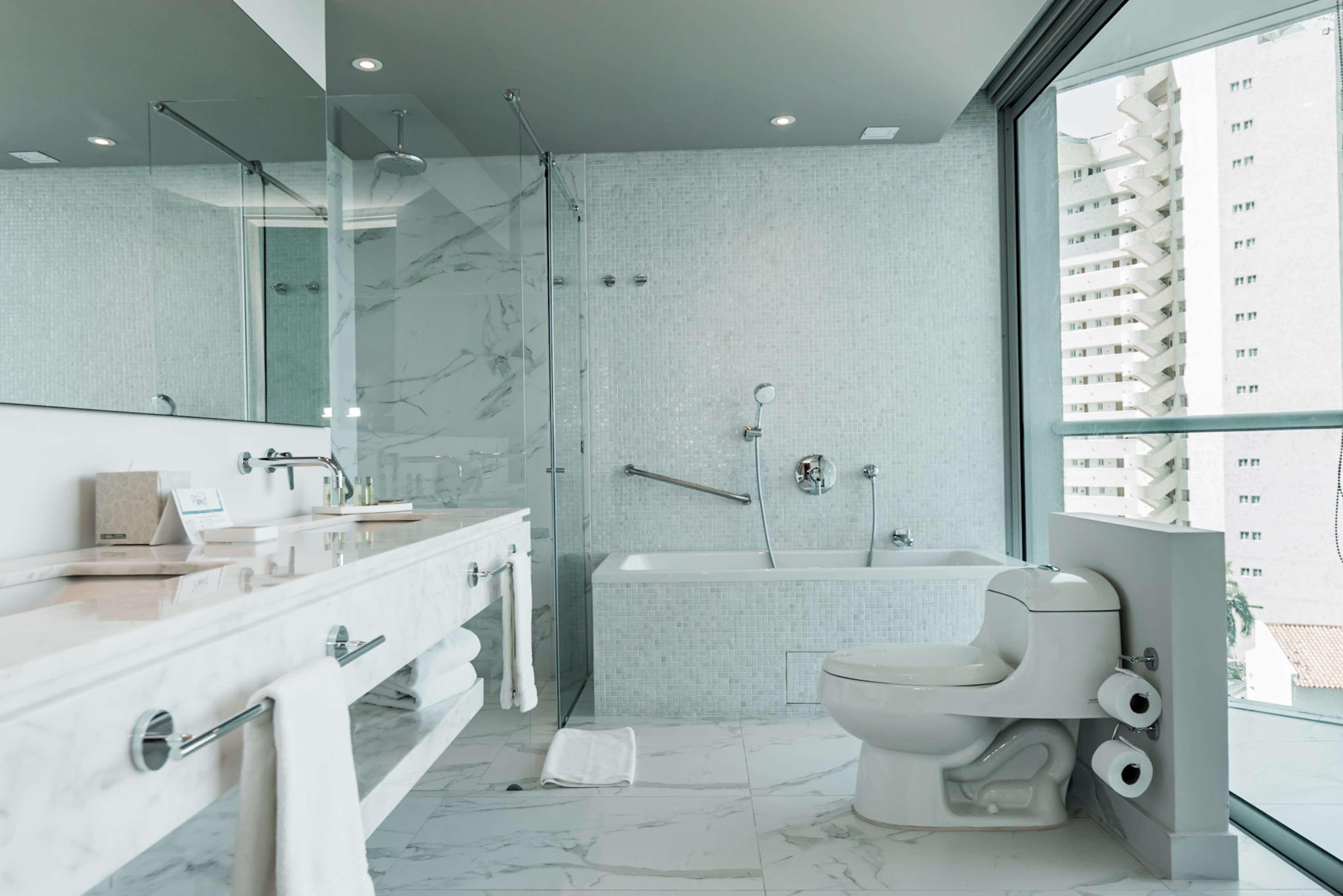 Suite Ocean Front King Bed