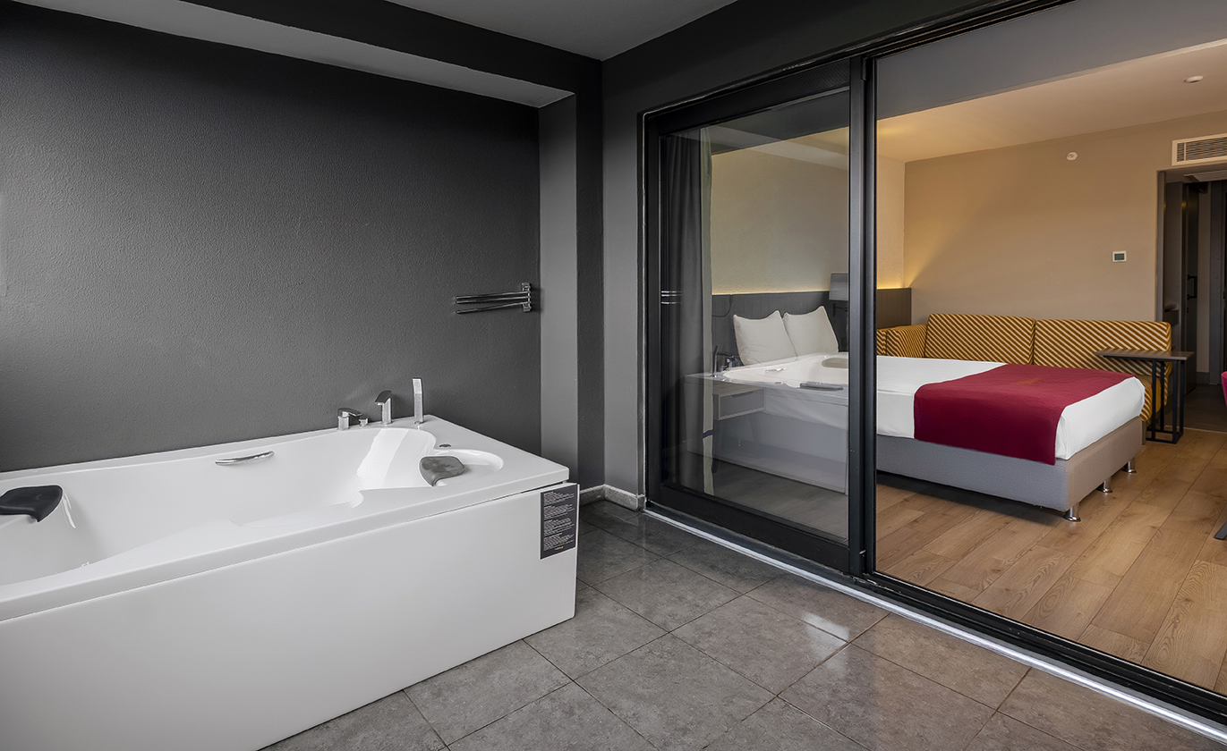 Double Single with Jacuzzi